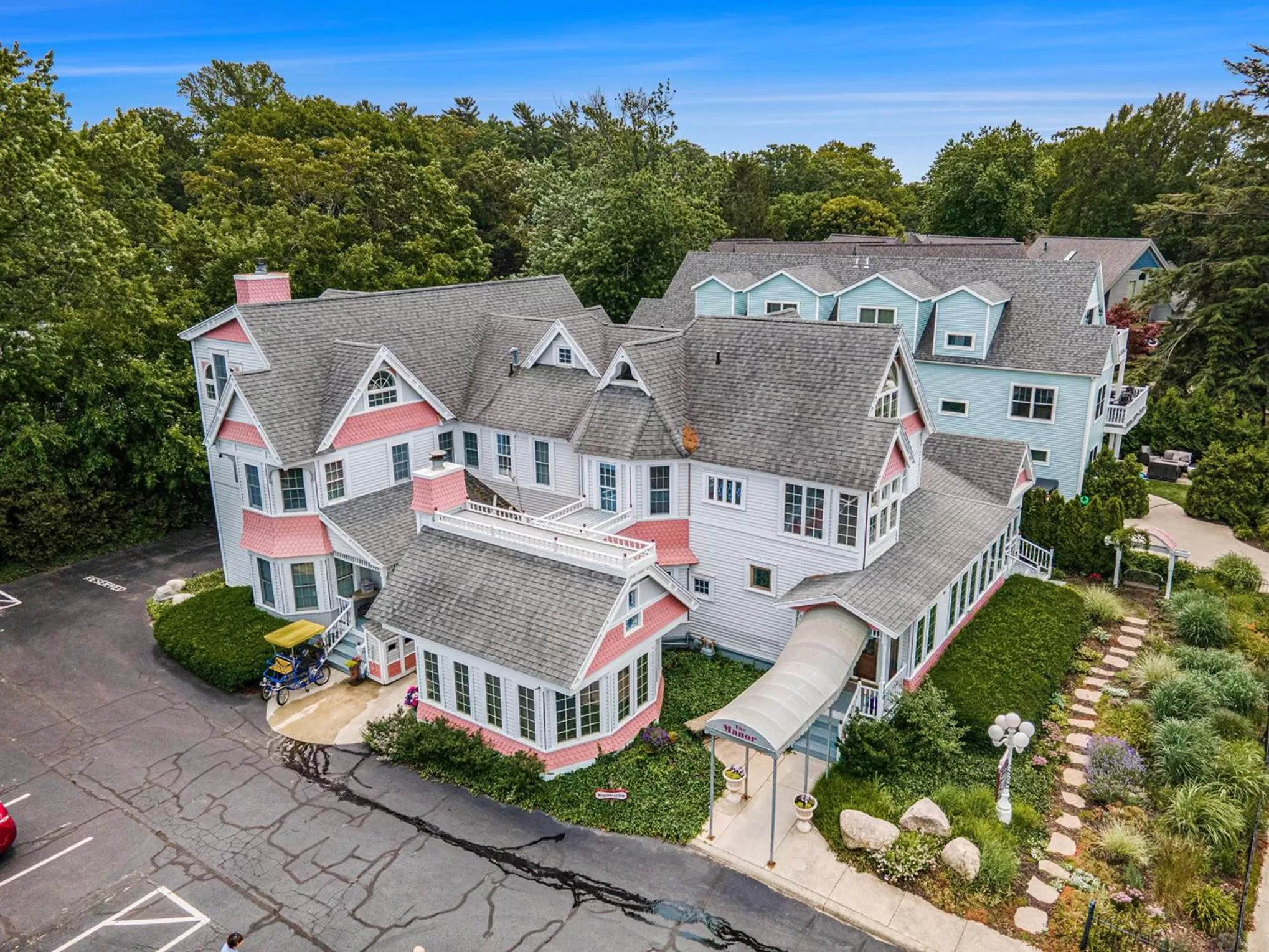 Property building in Yelton Manor Bed and Breakfast
