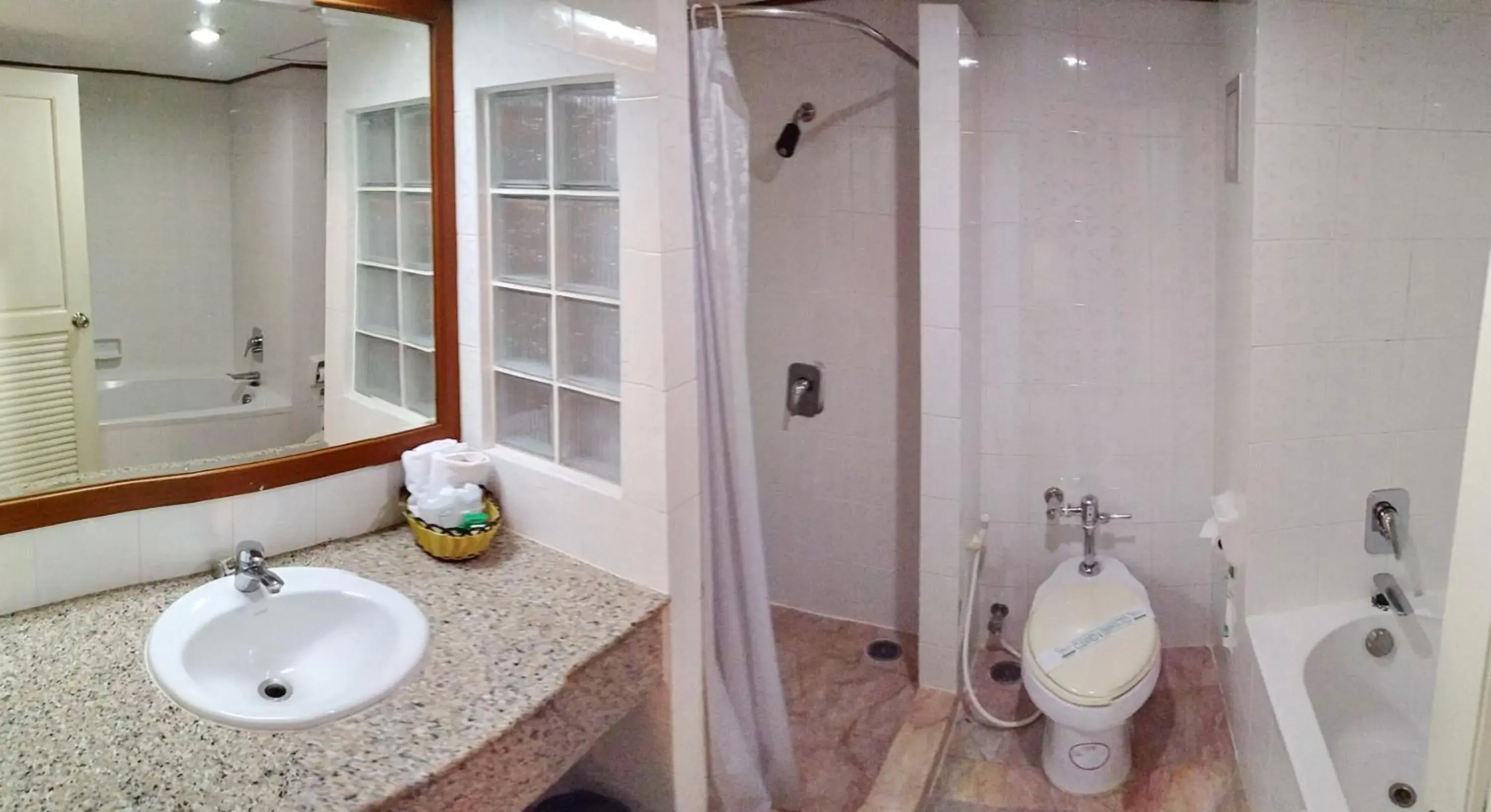 Bathroom in Grand Park Hotel (SHA Extra Plus)