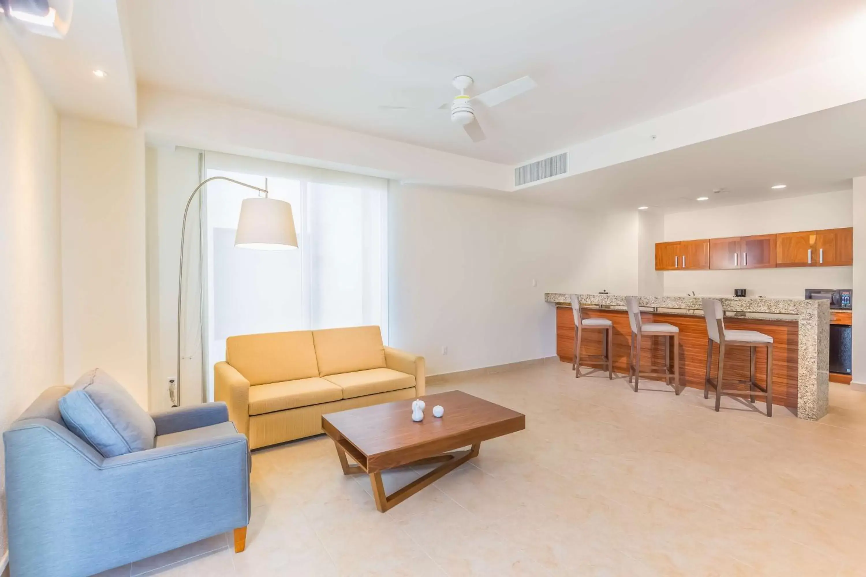 Kitchen or kitchenette, Seating Area in Hampton Inn & Suites by Hilton Los Cabos