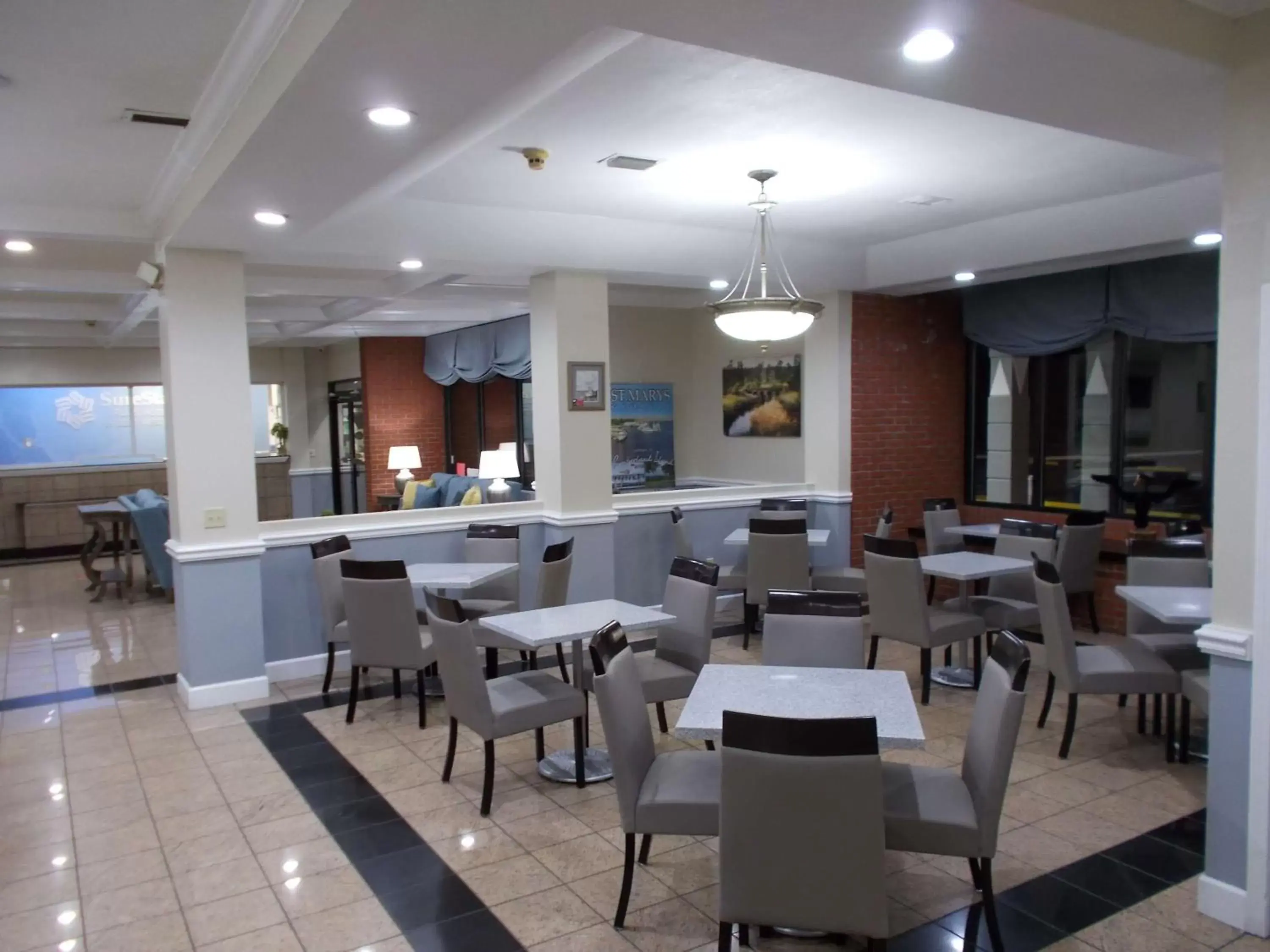 Restaurant/Places to Eat in SureStay Plus Hotel by Best Western St Marys Cumberland