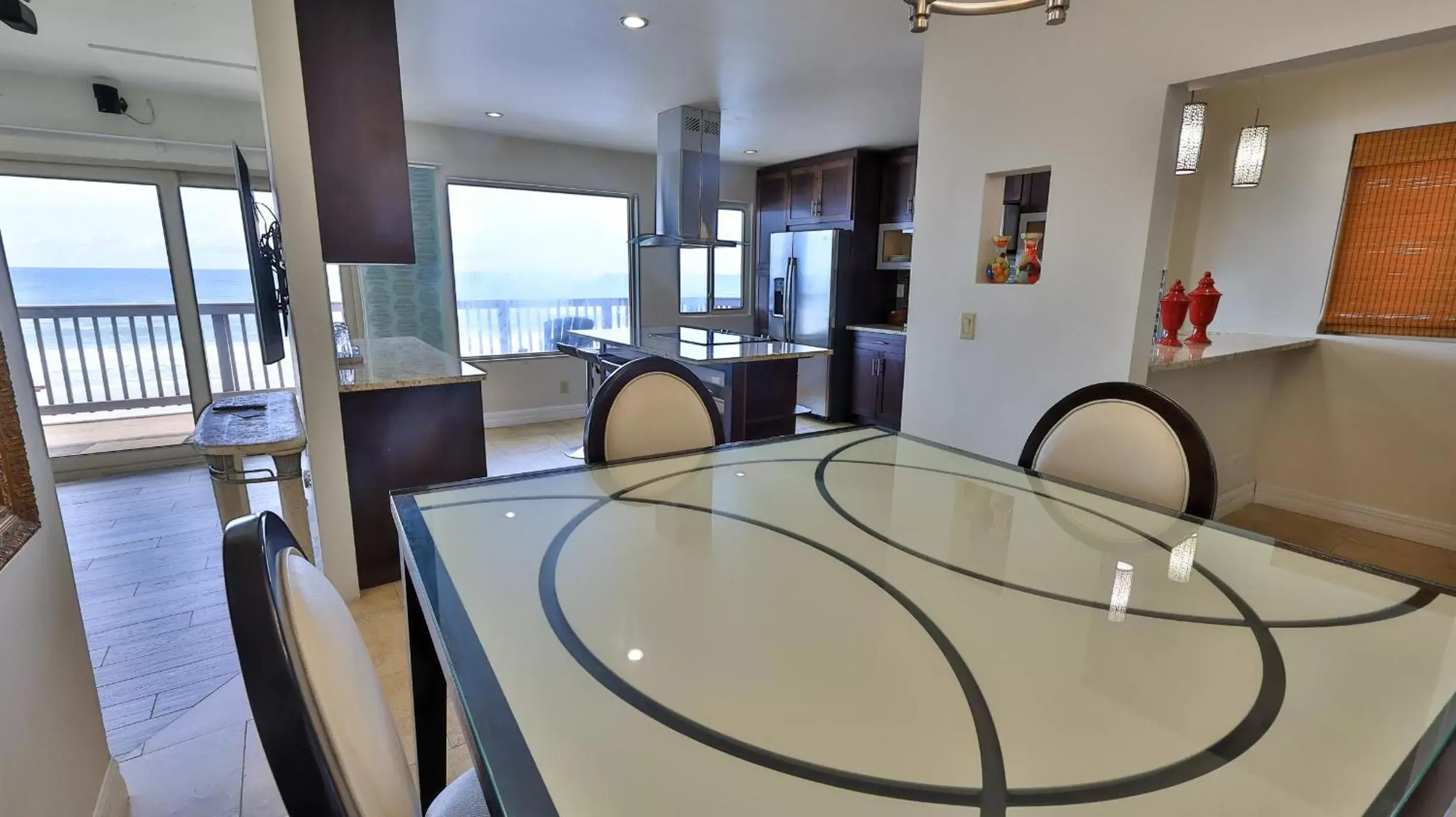 Dining Area in Driftwood Beach Motel