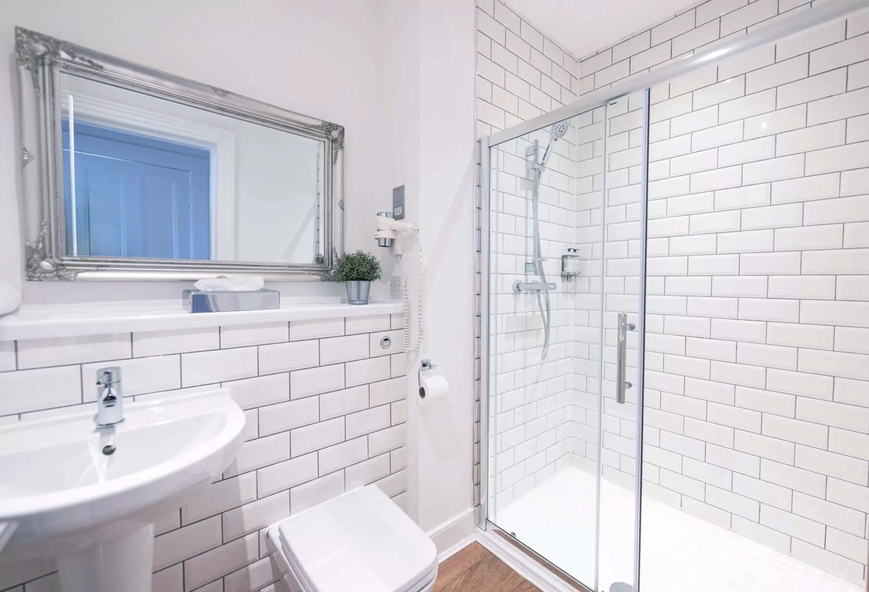 Shower, Bathroom in Hanover 71 Suites