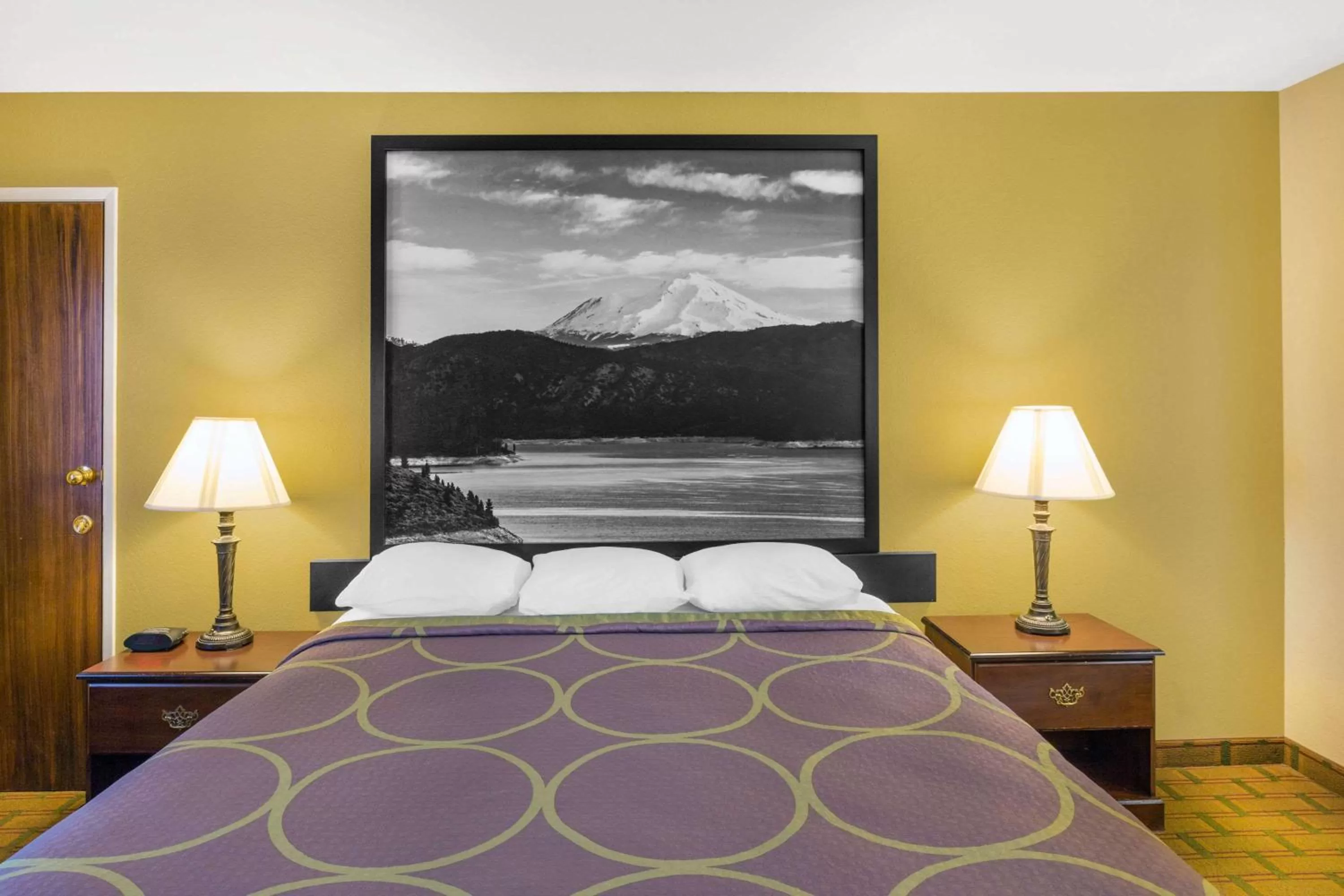 Photo of the whole room, Bed in Super 8 by Wyndham Corning