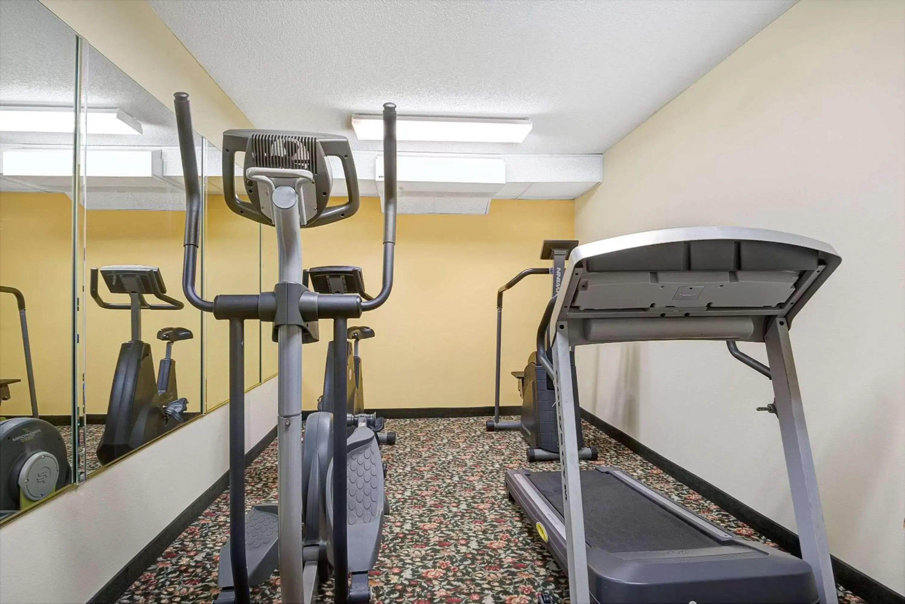 Fitness centre/facilities, Fitness Center/Facilities in Days Inn by Wyndham Burlington East