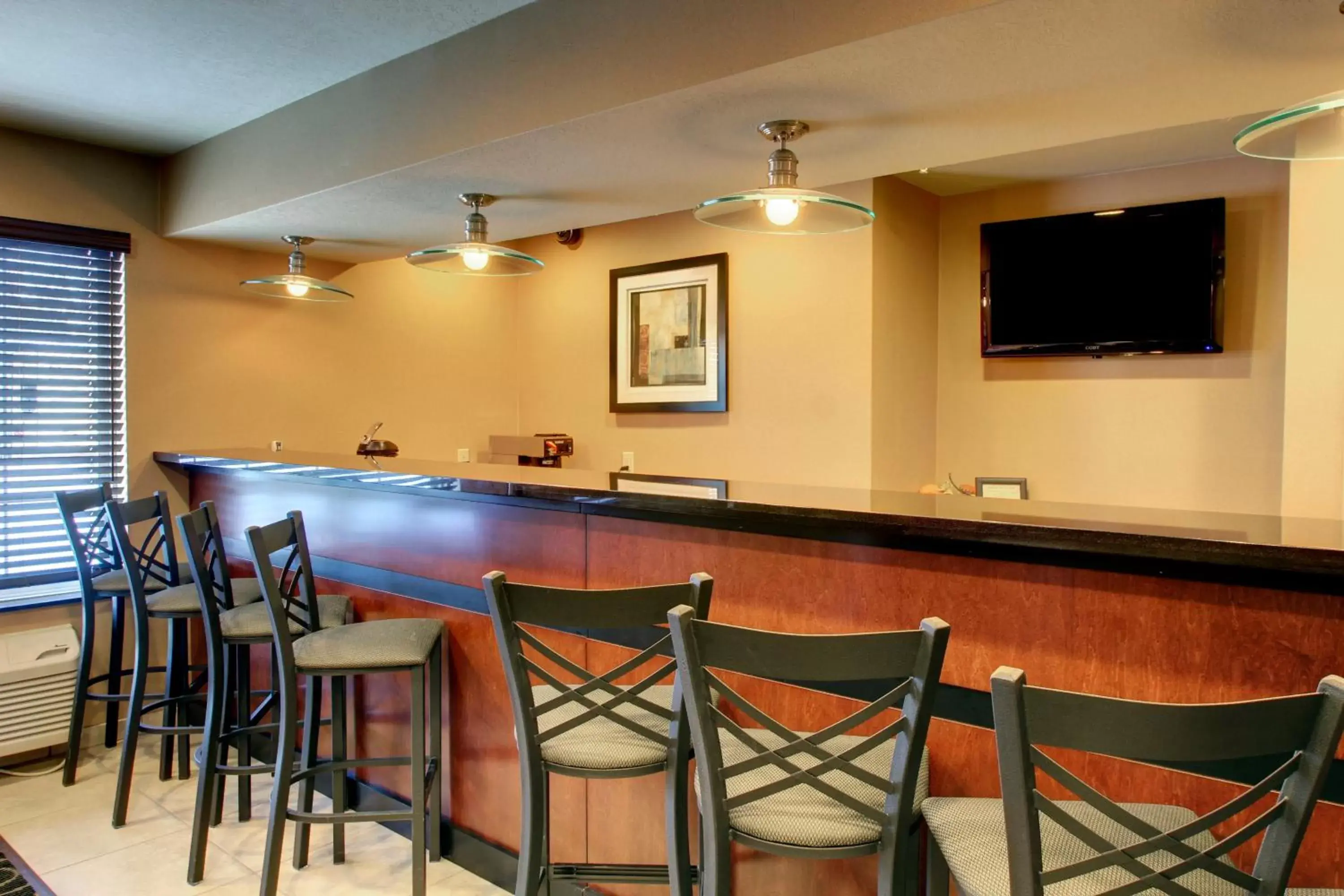 Lounge or bar in Cobblestone Inn & Suites - Rugby Lounge or bar in Cobblestone Inn & Suites - Rugby
