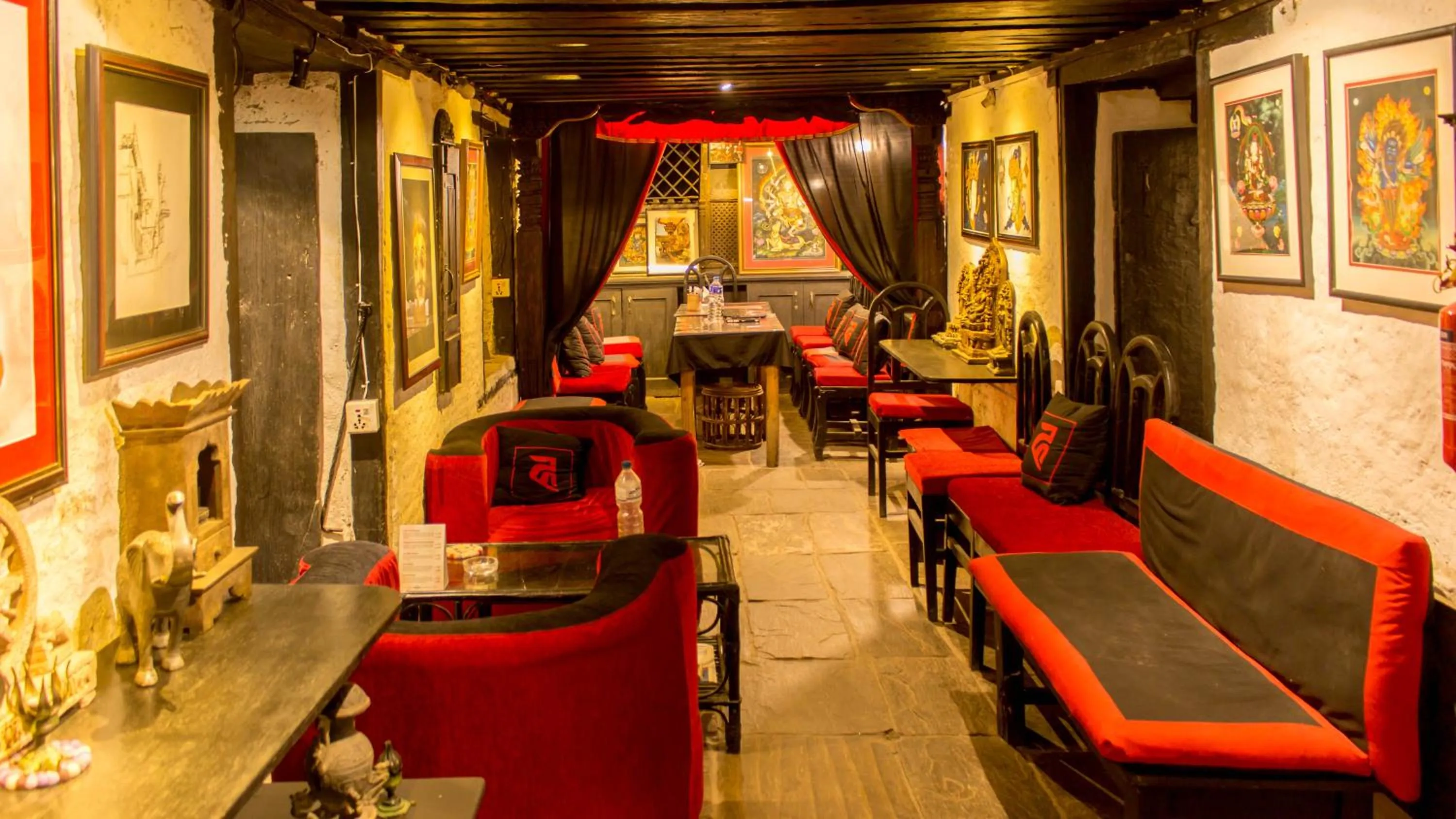 Restaurant/places to eat in Hira Guest House