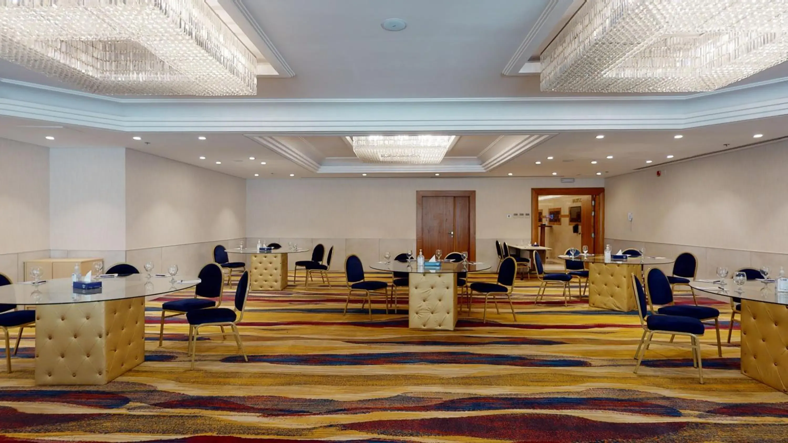 Business facilities in Ayass Hotel