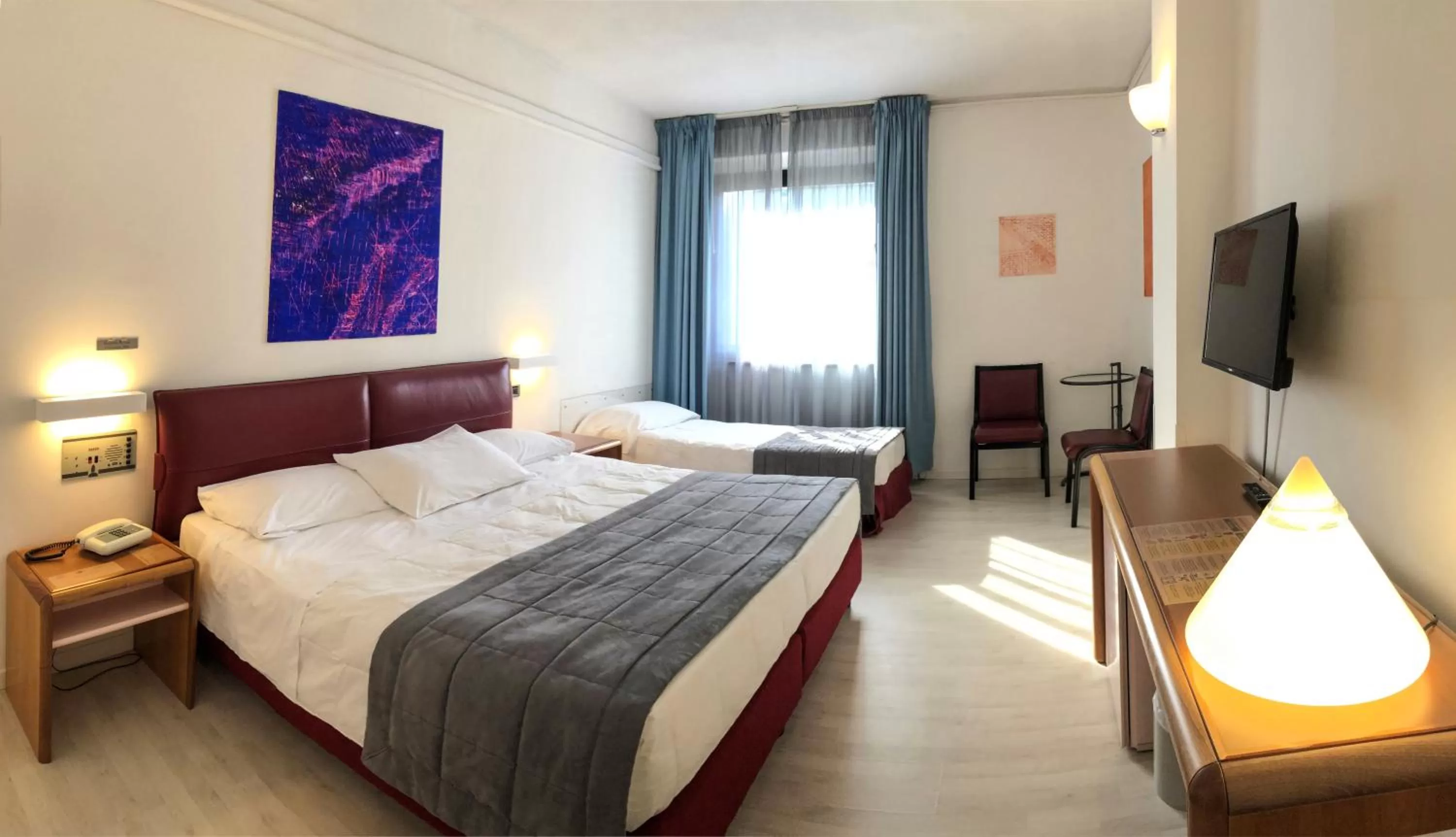 Bed in Albornoz Palace Hotel