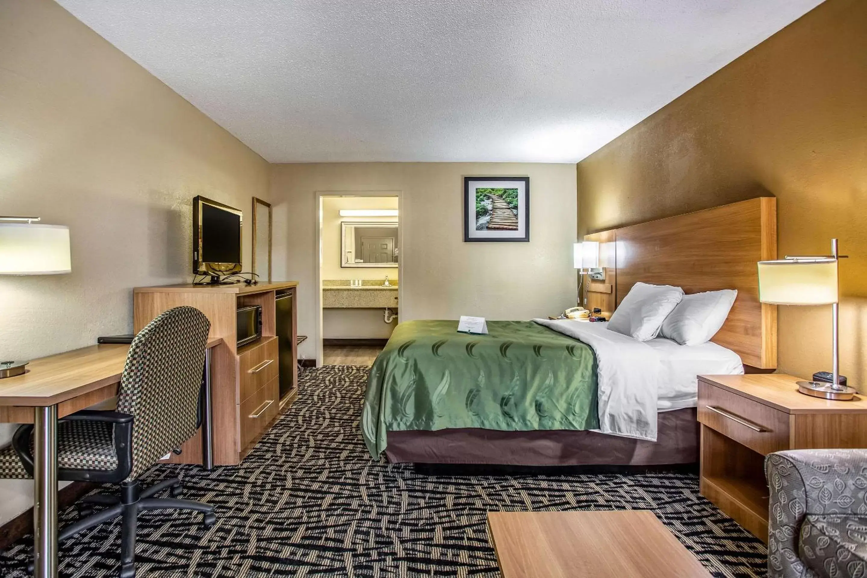 Photo of the whole room, Bed in Quality Inn Bowling Green