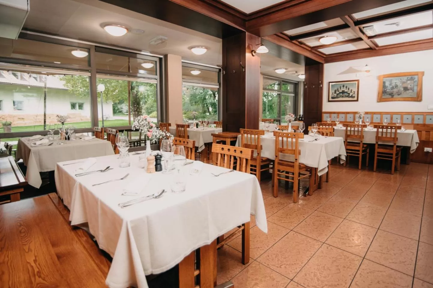 Restaurant/places to eat in Hotel Dvor Jezersek Brnik