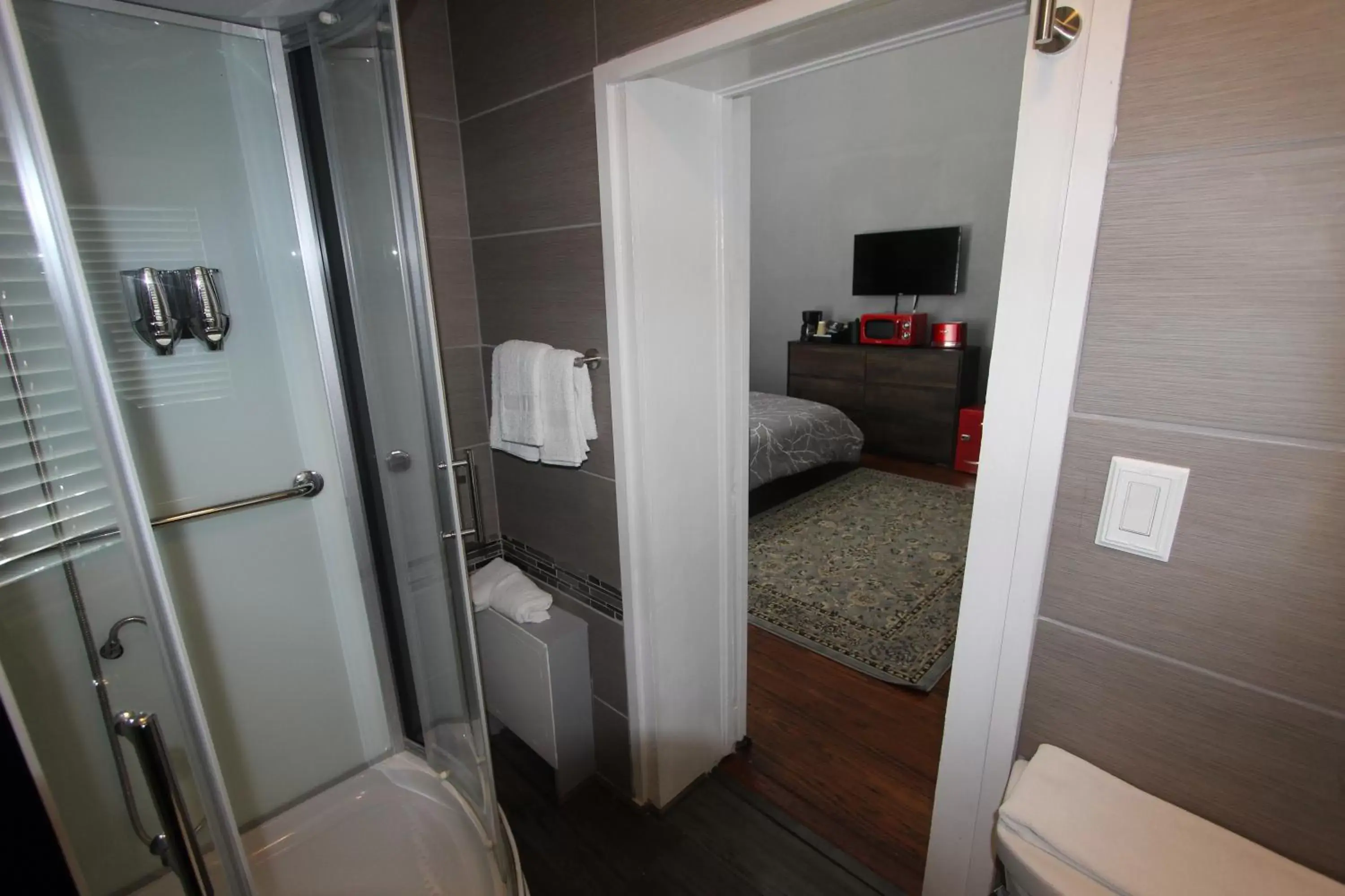 Bathroom, Bed in The George Manor Bathroom, Bed in The George Manor