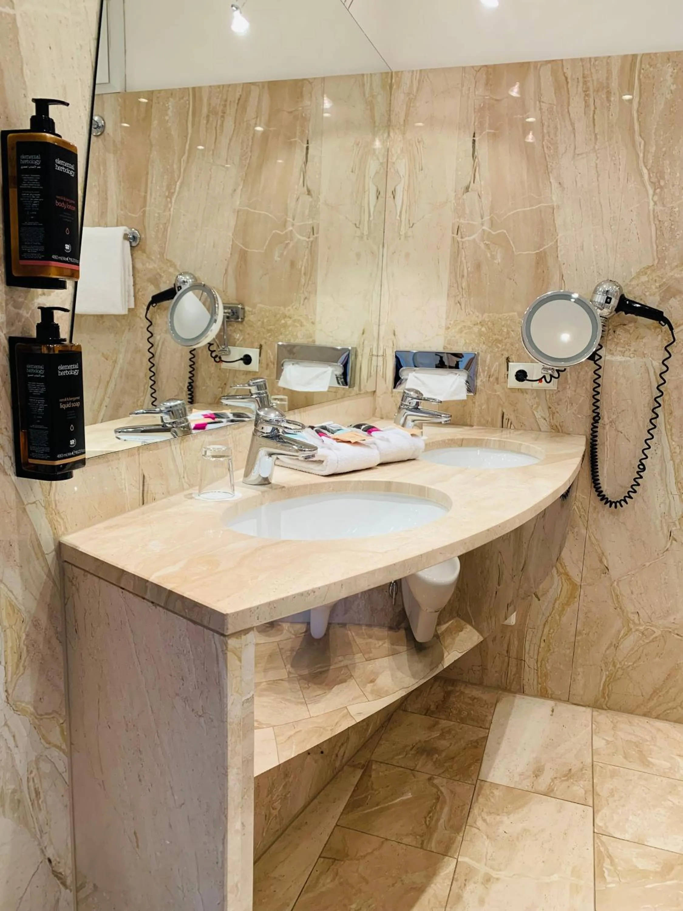 Bathroom in Mercure Hotel Riesa Dresden Elbland