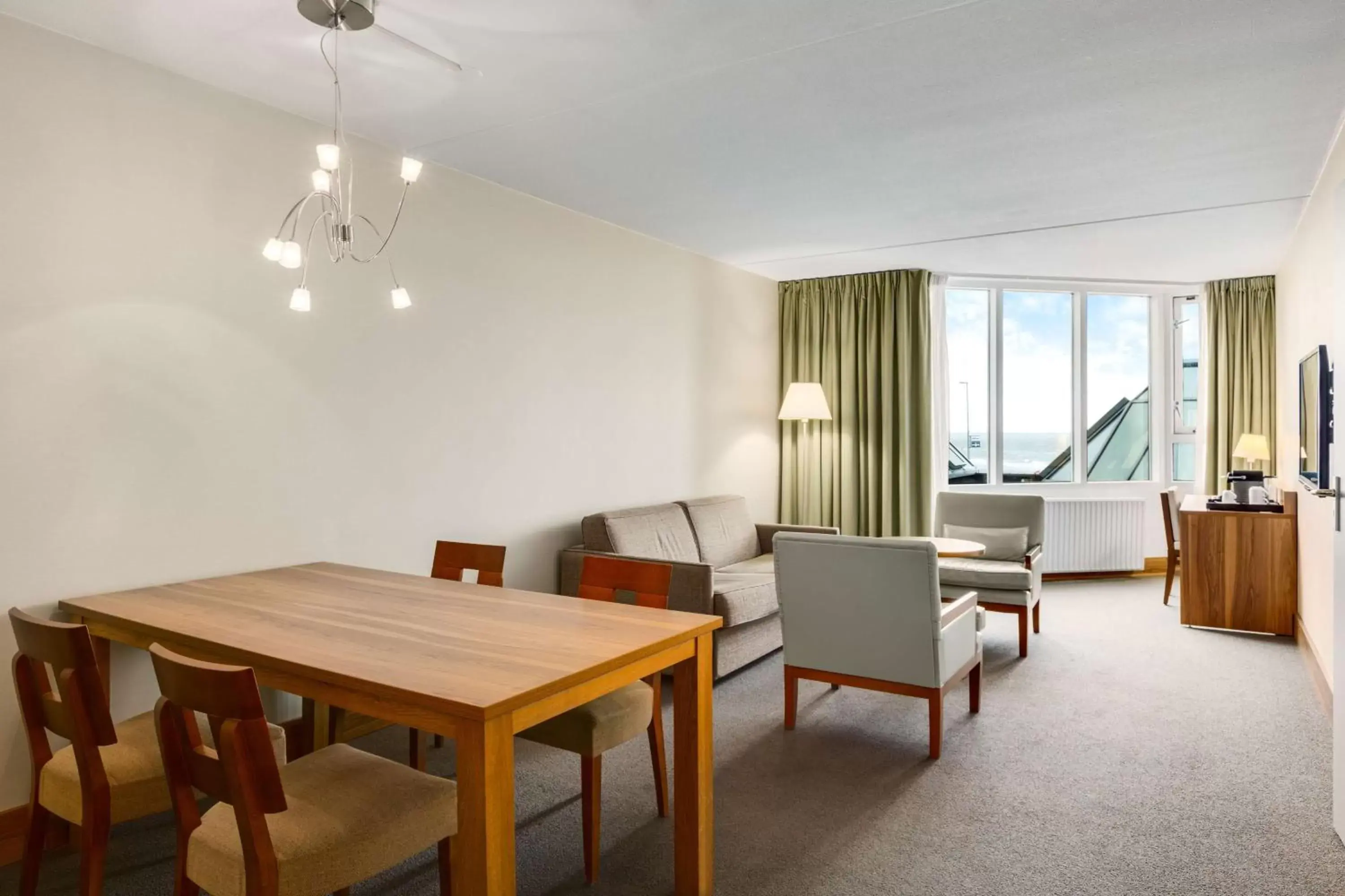 Photo of the whole room, Dining Area in NH Zandvoort Hotel