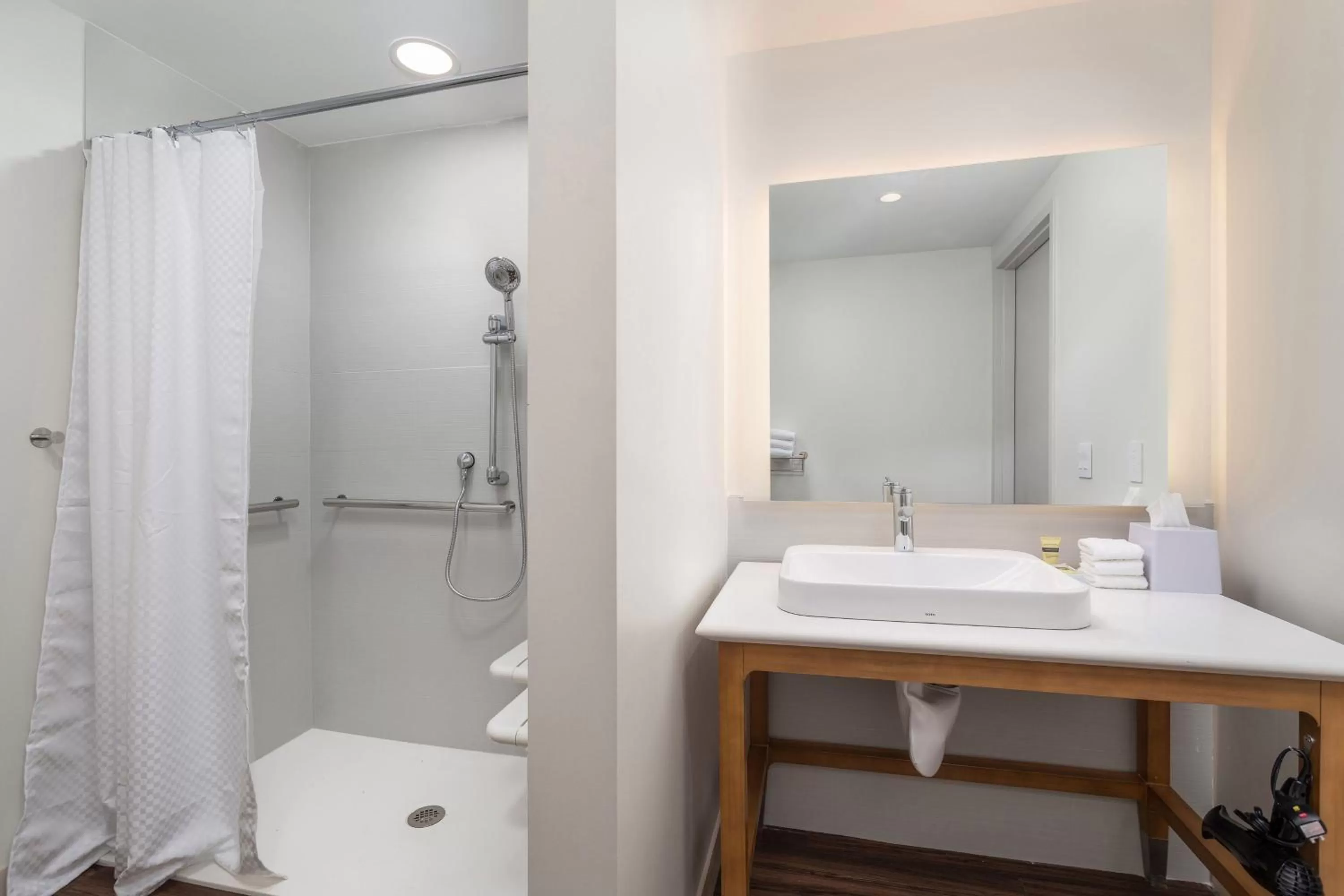 Bathroom in Element Knoxville West