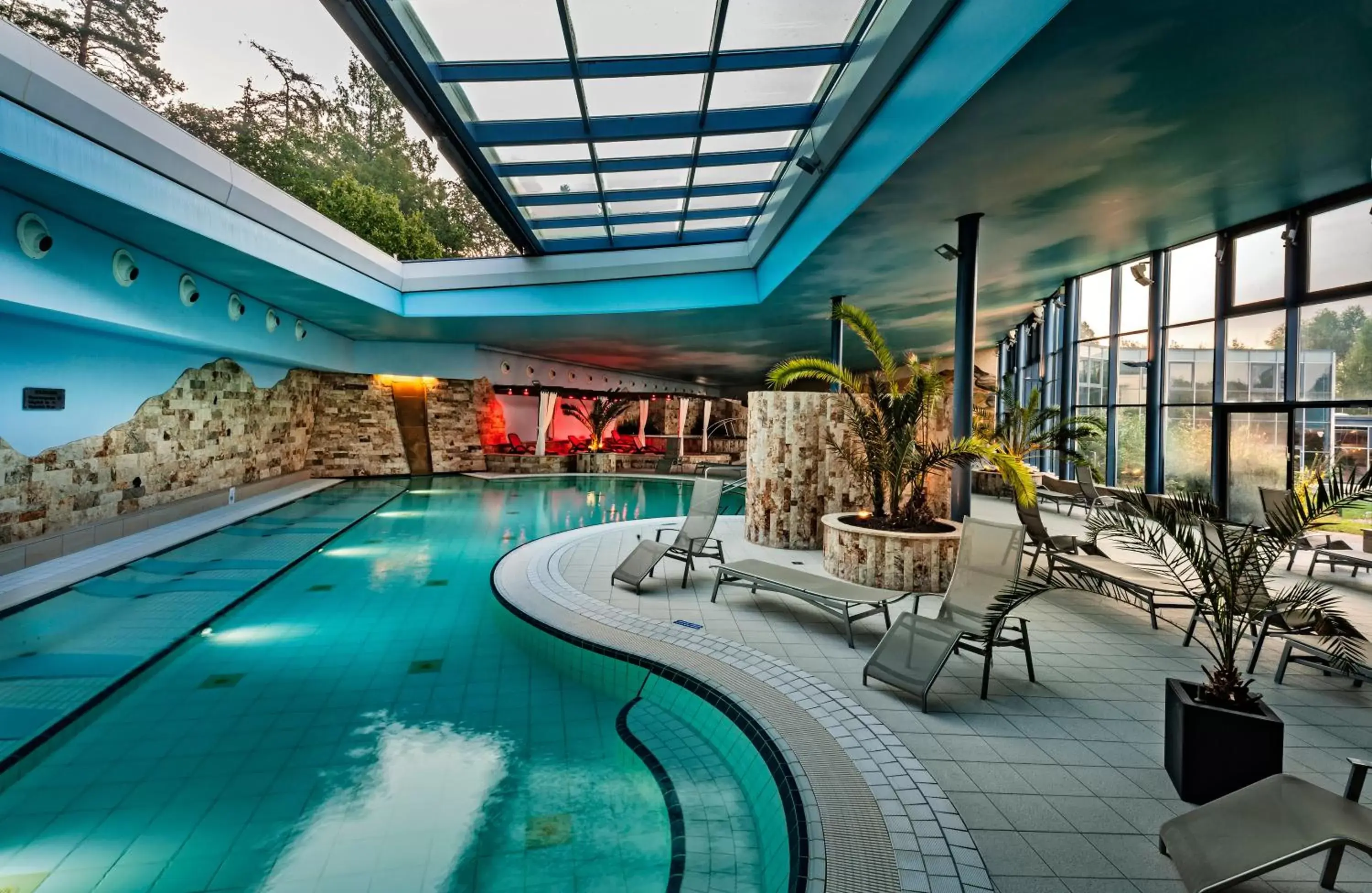Hot Spring Bath, Swimming Pool in Parkhotel Jordanbad
