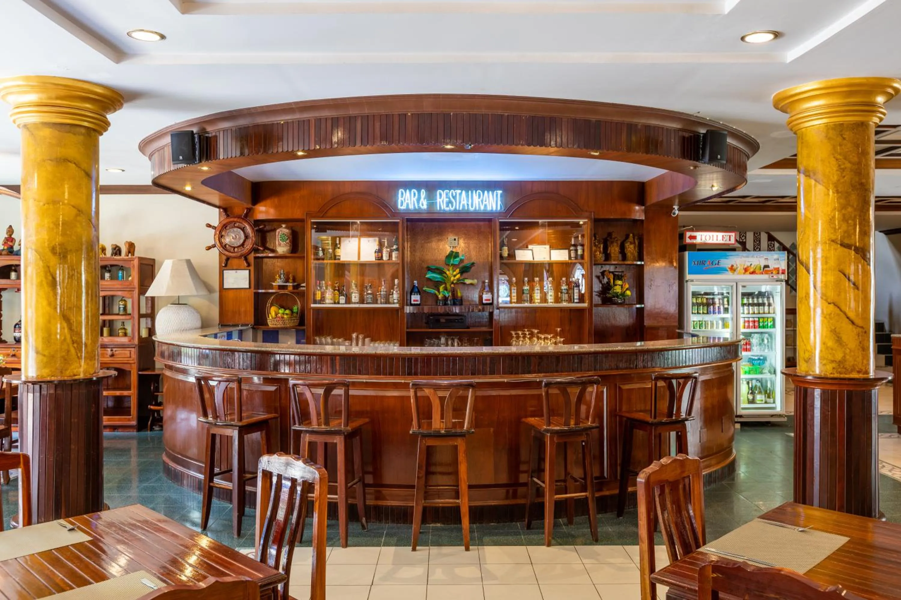 Restaurant/places to eat in Tony Resort