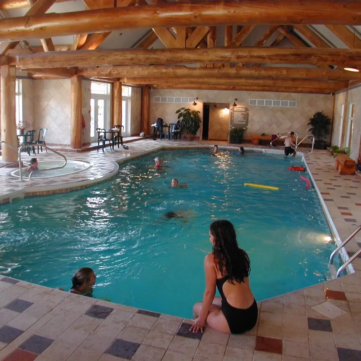 Swimming Pool in Les Condos Du Lac Taureau- Rooms & Condos