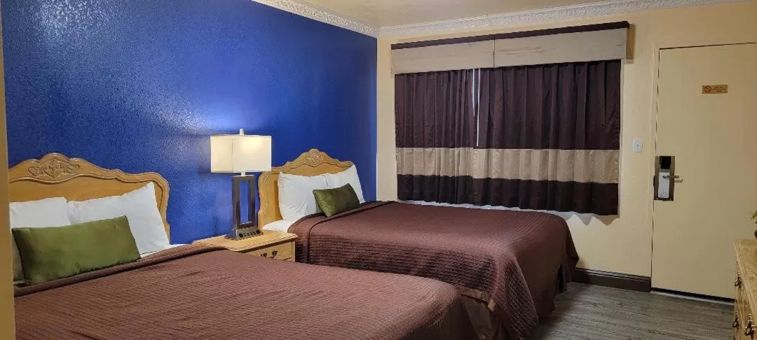 Photo of the whole room, Bed in Lakeview Inn