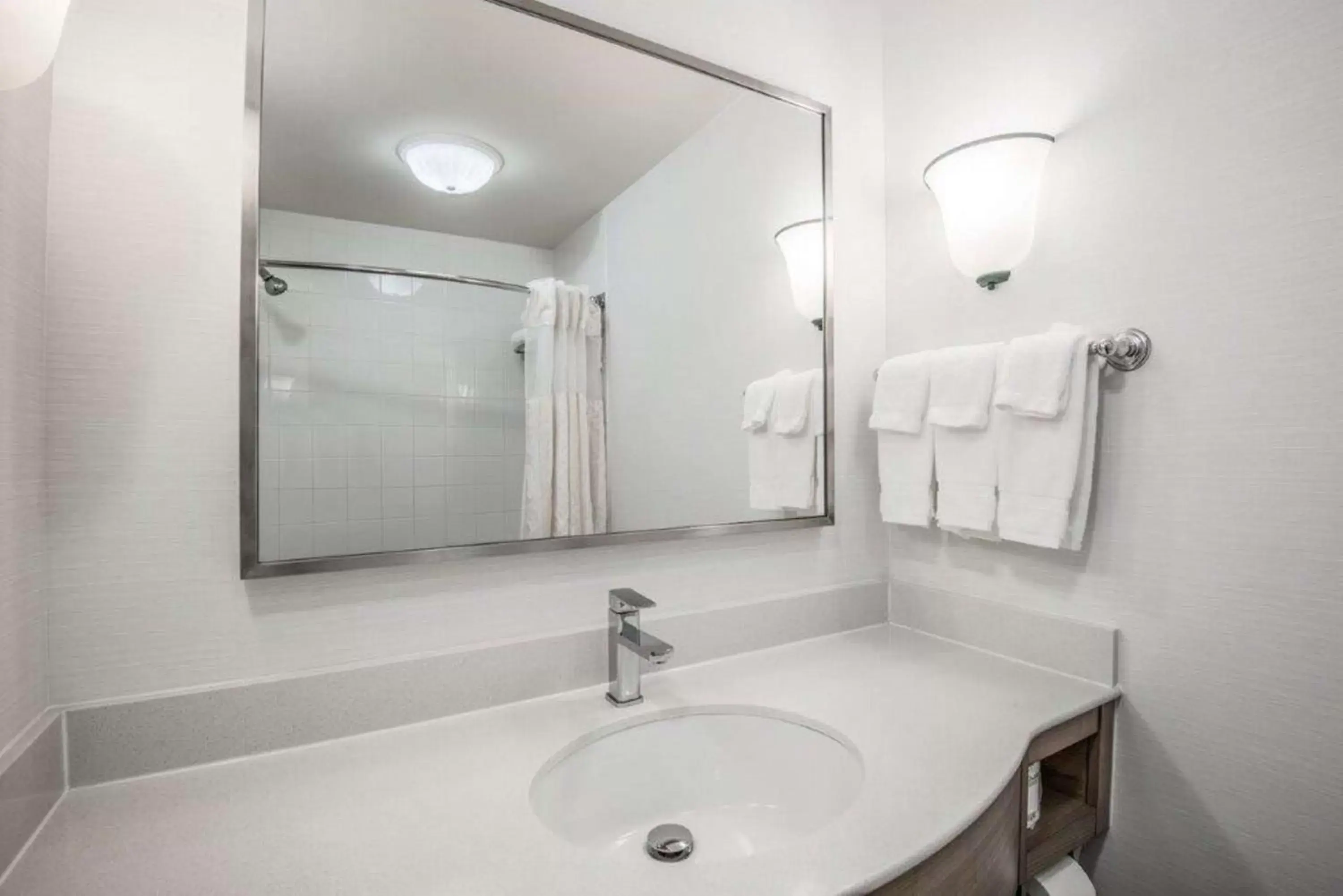 Bathroom in Hilton Garden Inn Wichita