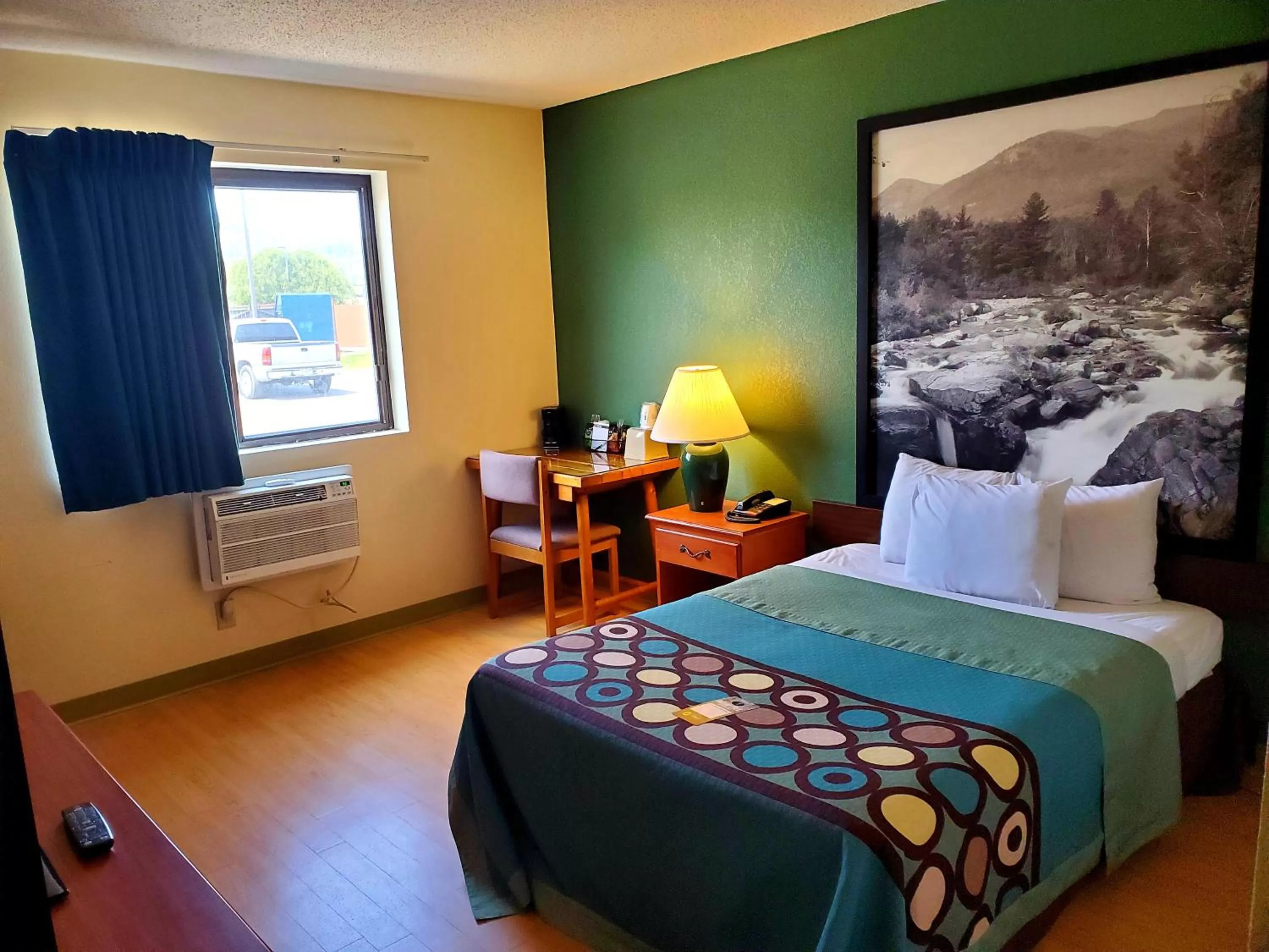 Bed in Super 8 by Wyndham Ticonderoga