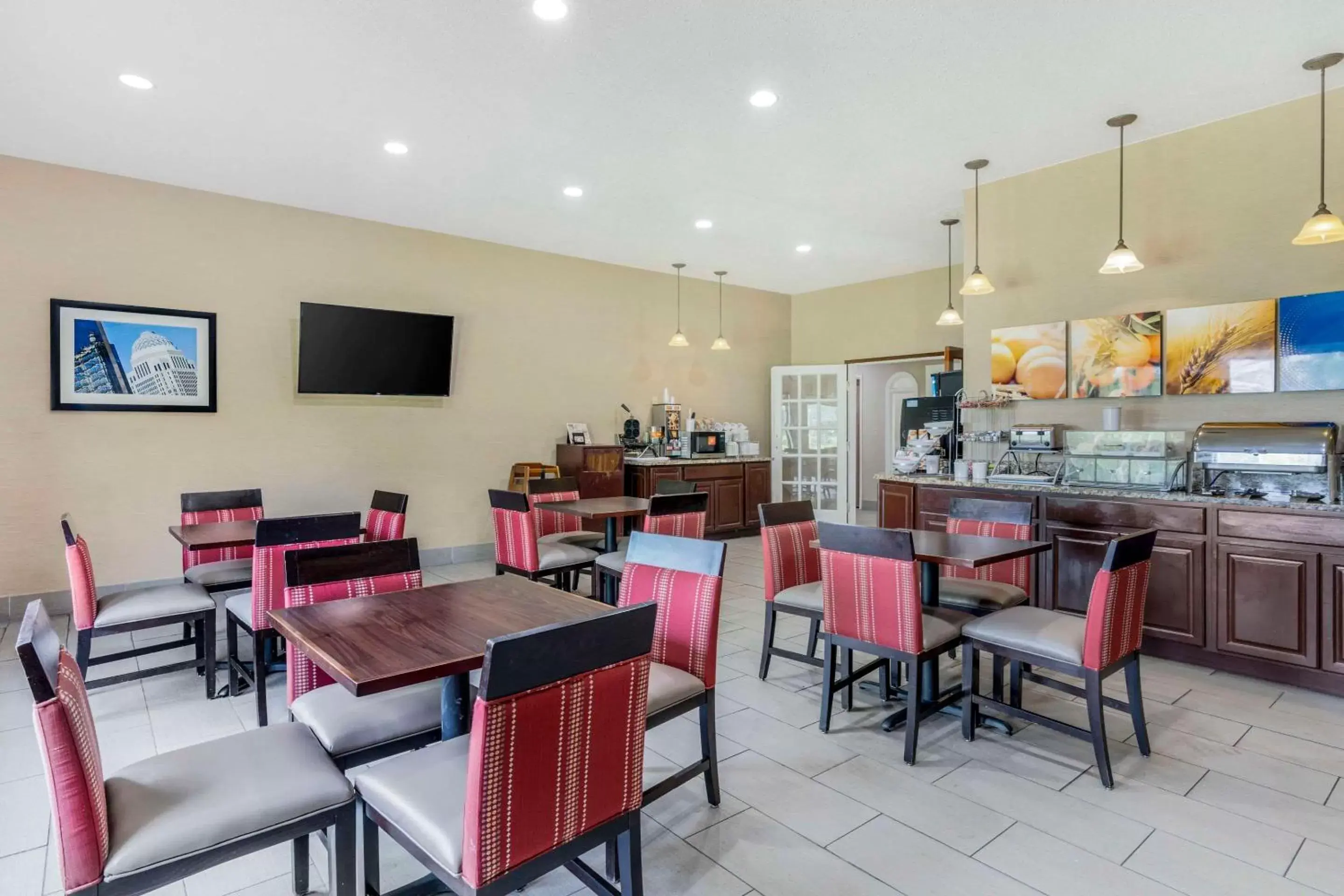 Breakfast, Restaurant/Places to Eat in Comfort Inn & Suites La Grange