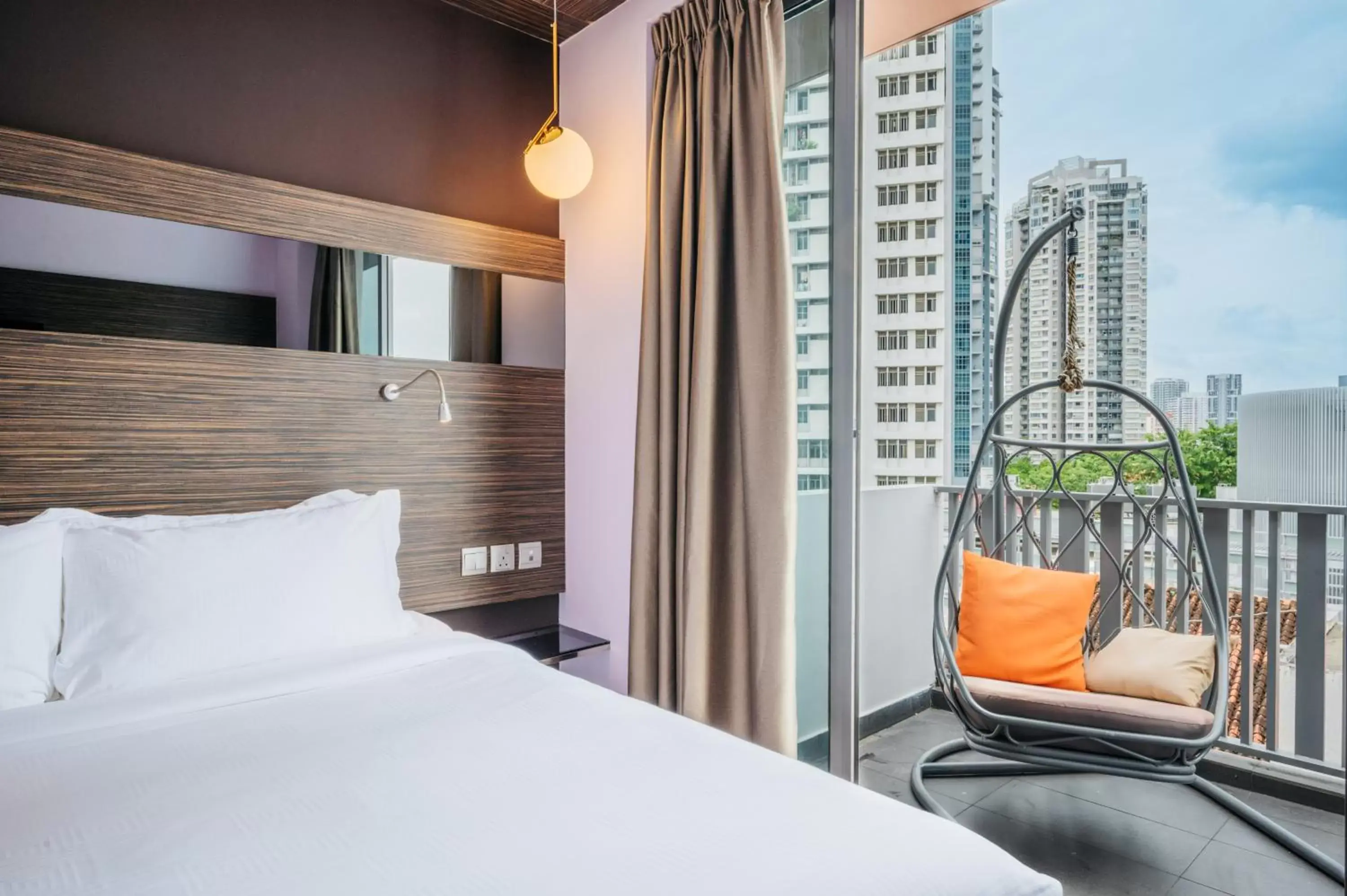 City view, Bed in Mercure Singapore Tyrwhitt