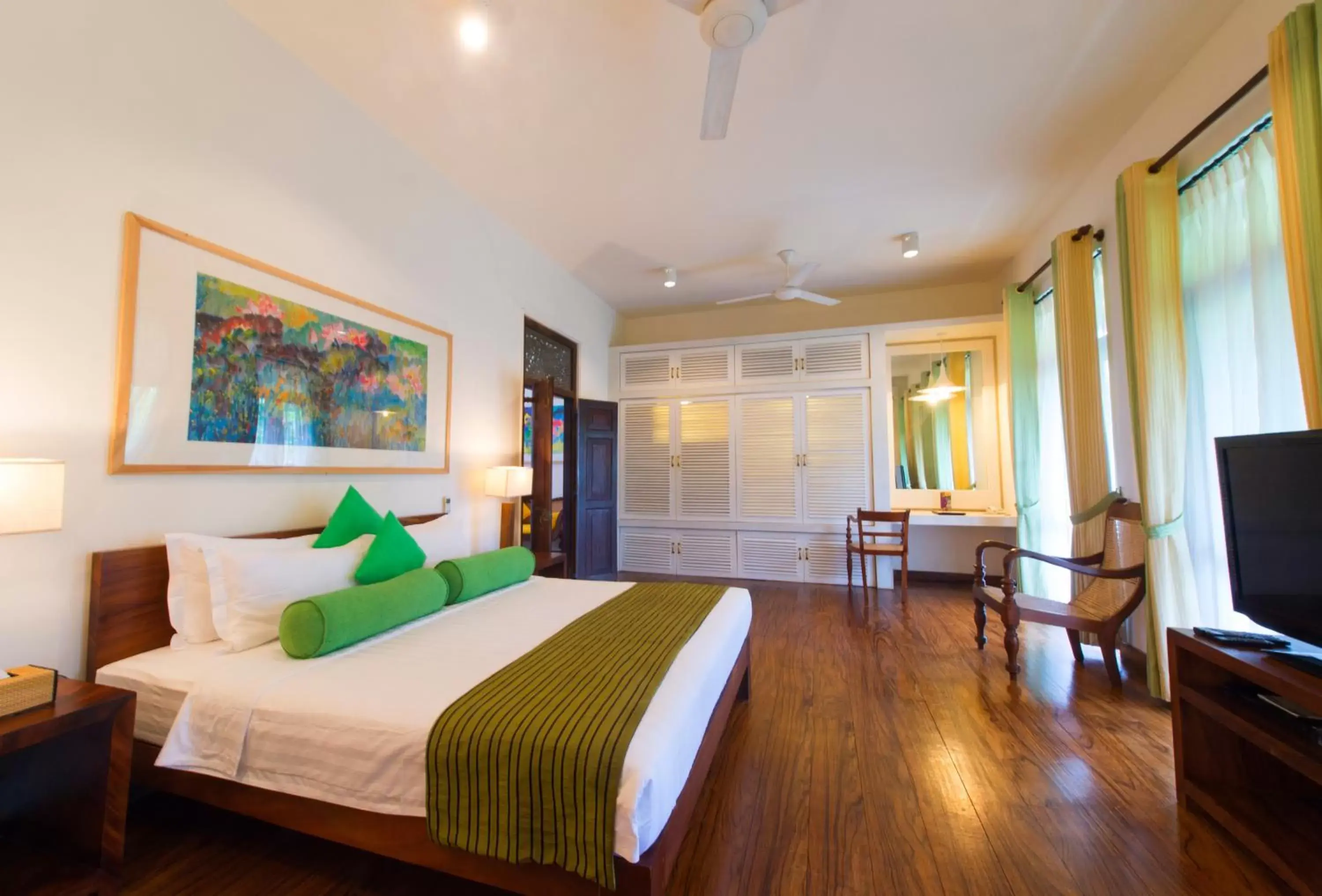 TV and multimedia, Bed in Zylan Colombo TV and multimedia, Bed in Zylan Colombo