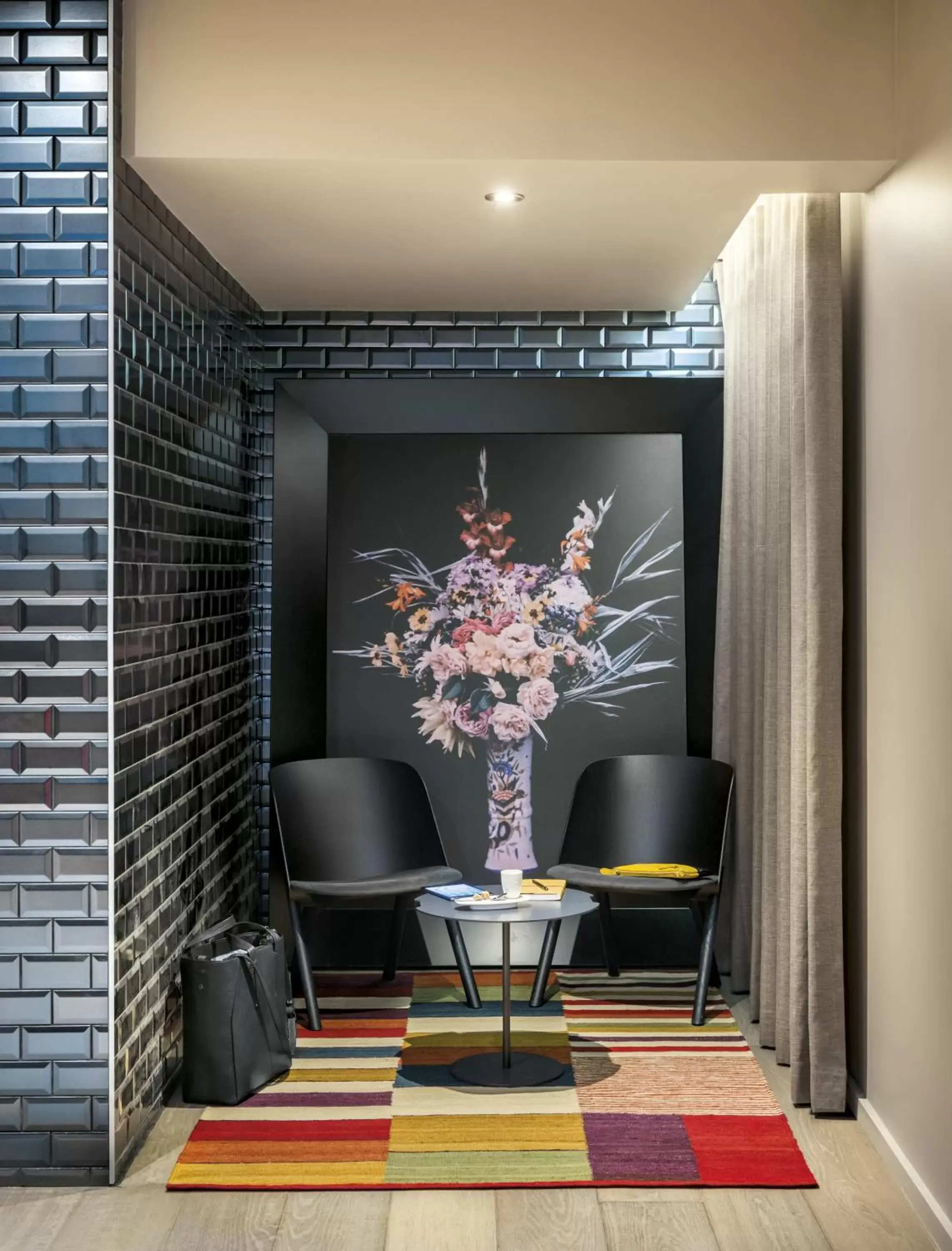 Lounge or bar, Seating Area in Okko Hotels Lyon Pont Lafayette
