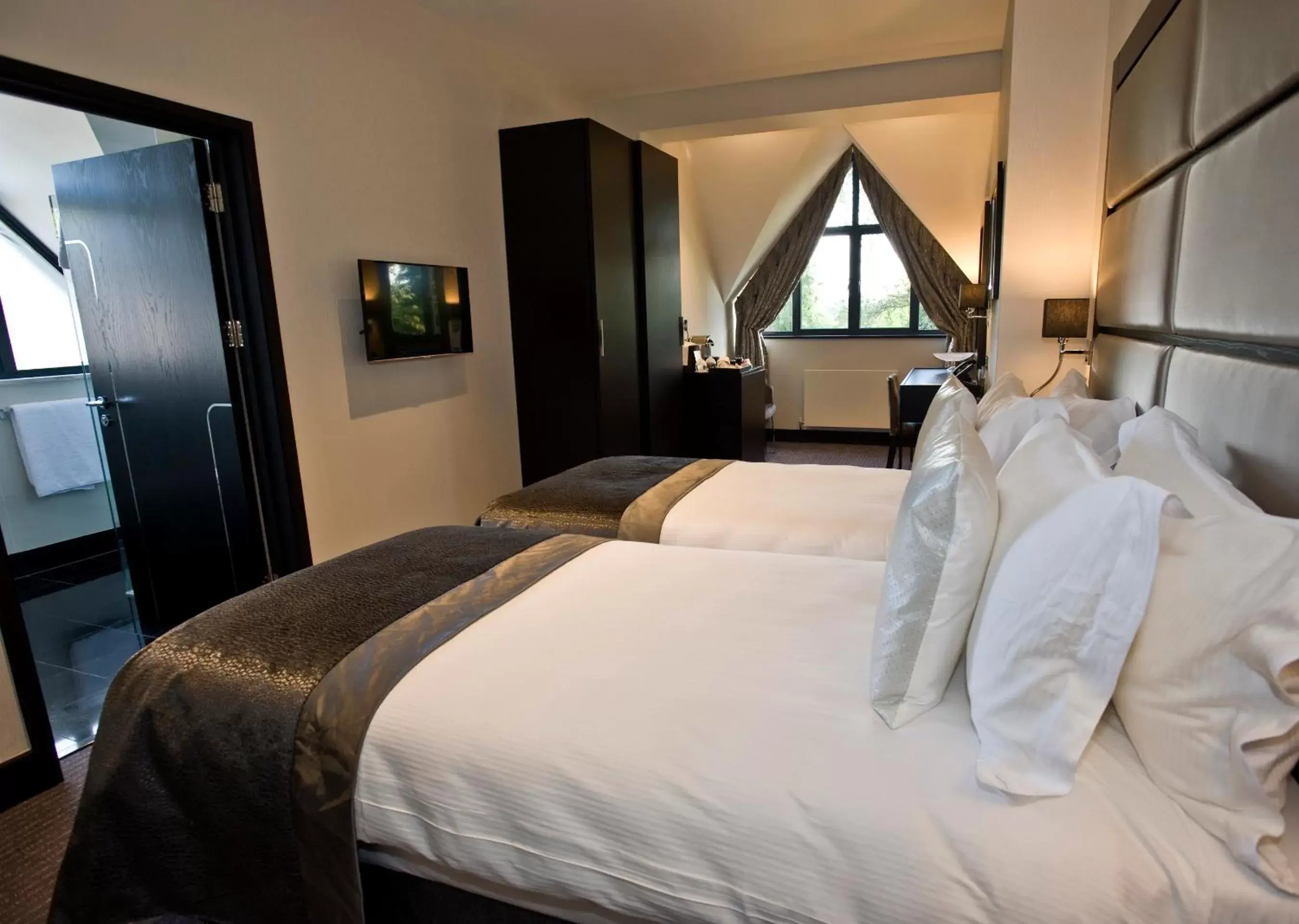 Standard Twin Room in The Lodge at Kingswood Standard Twin Room in The Lodge at Kingswood