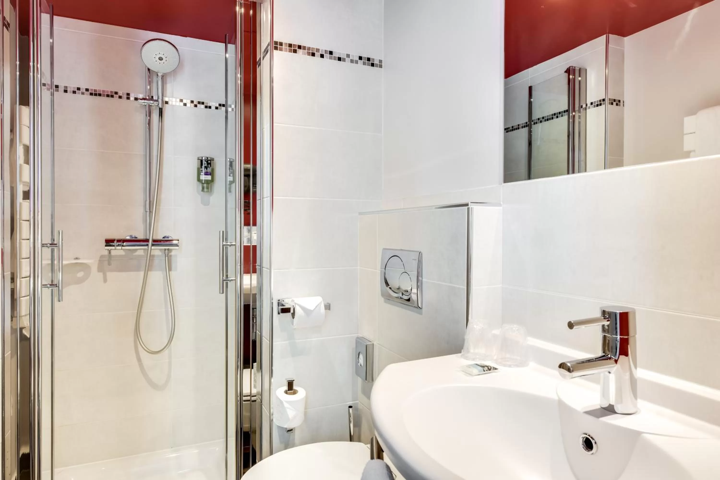 Bathroom in Mercure Paris Bastille Marais