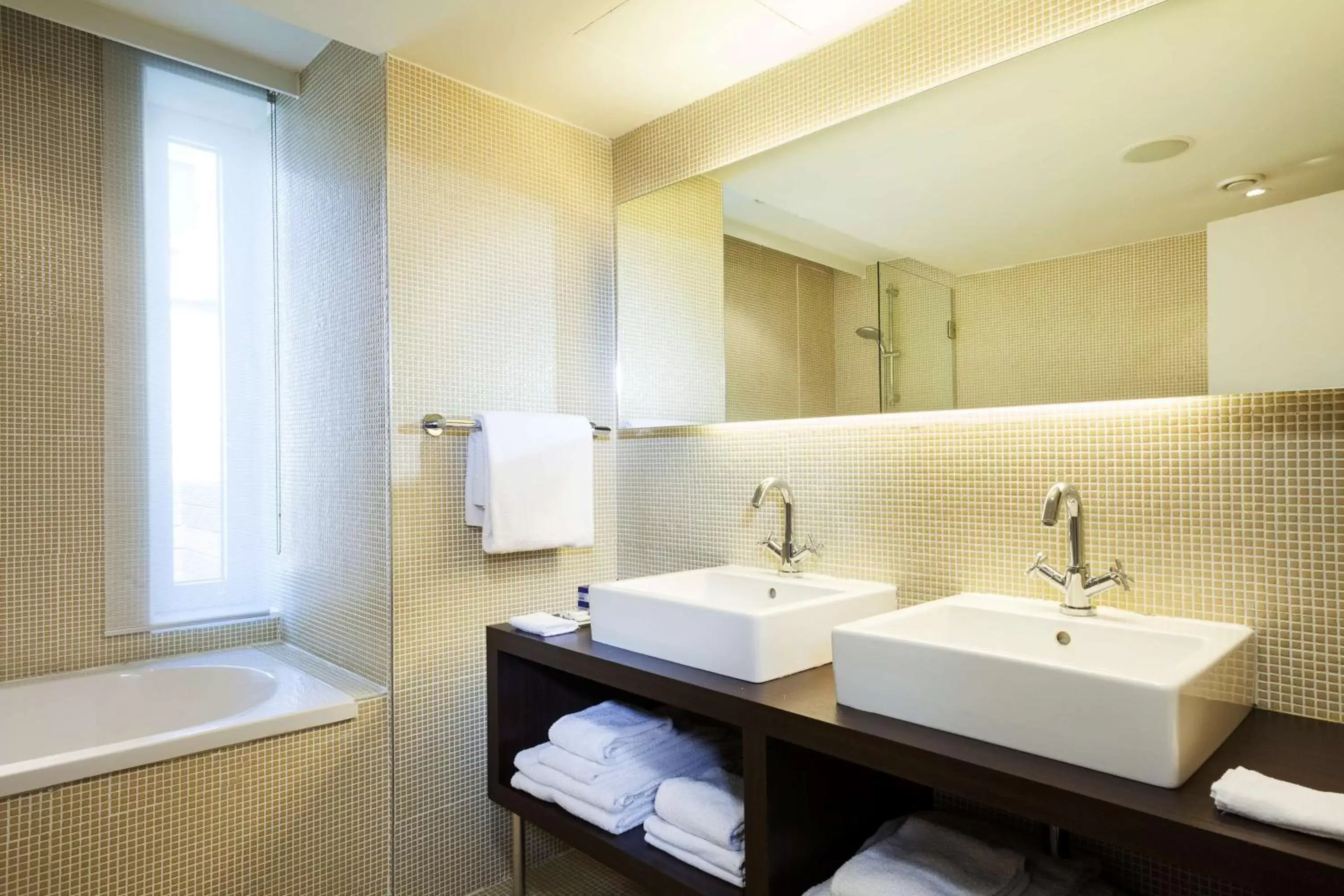 Bathroom in Park Inn by Radisson Antwerpen