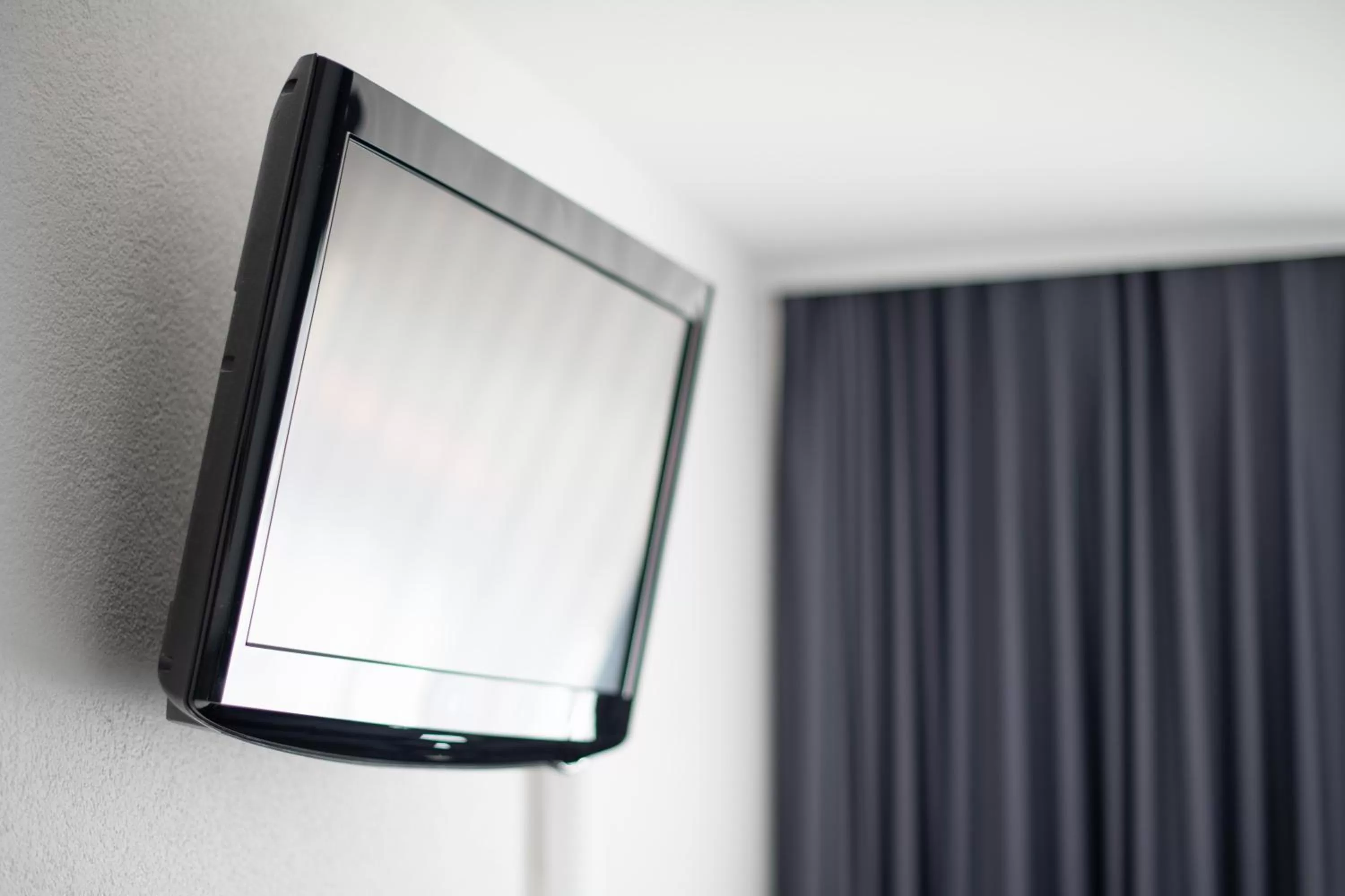 TV and multimedia in Airporthotel Grenchen