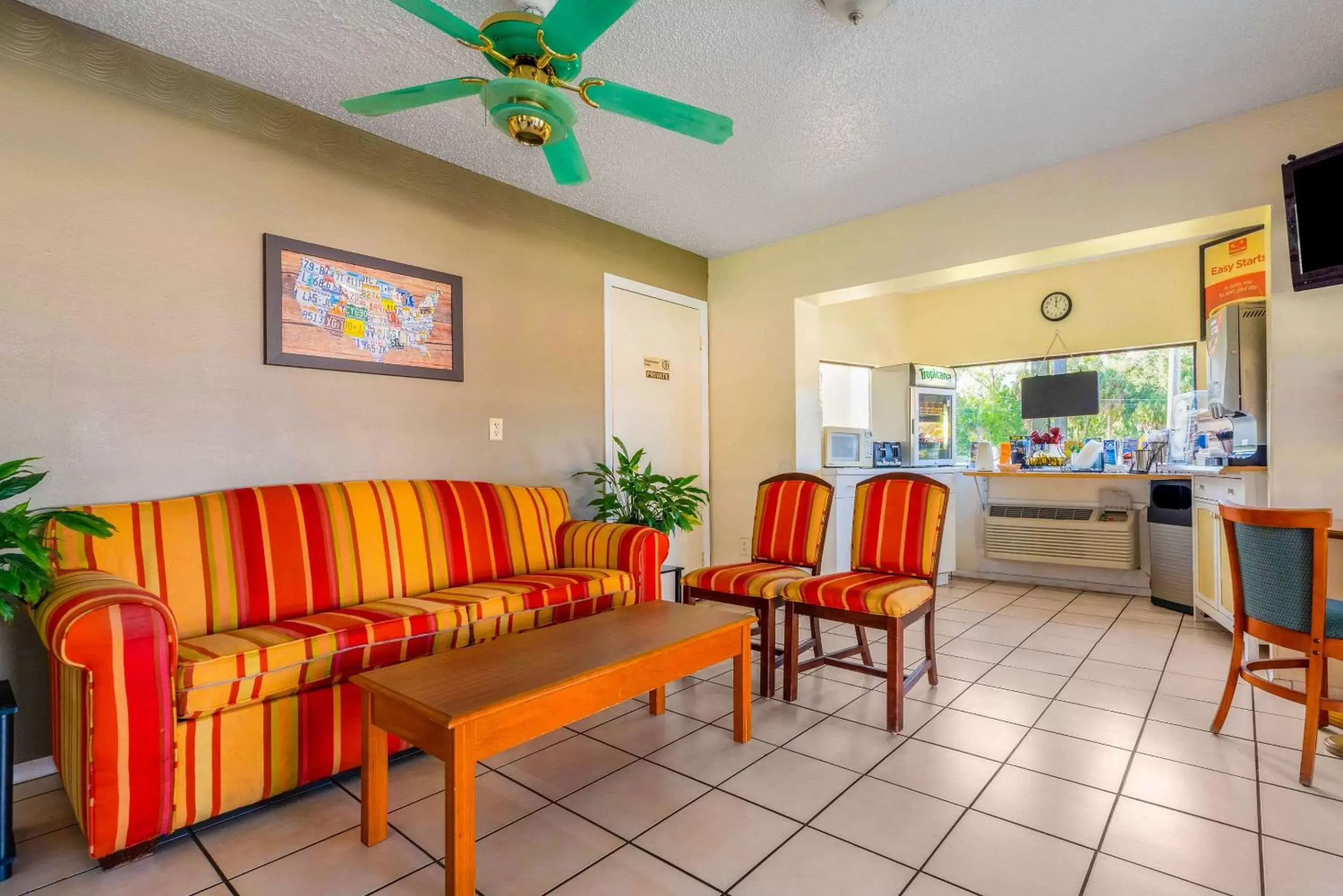 Lobby or reception, Seating Area in Econo Lodge Crystal River