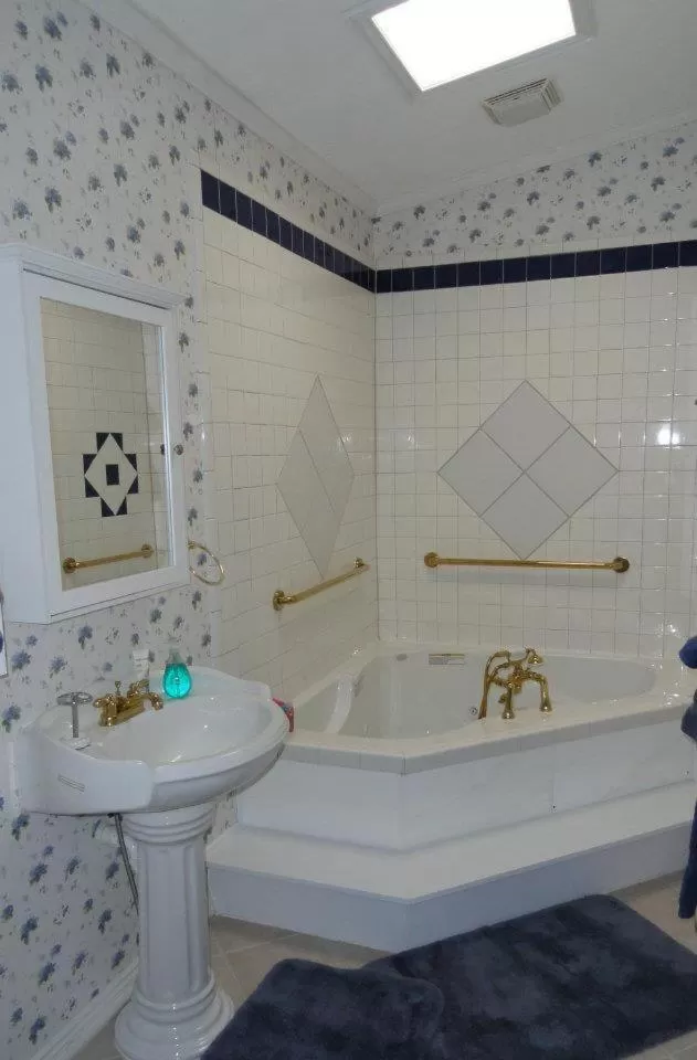 Bathroom in Book Nook Inn