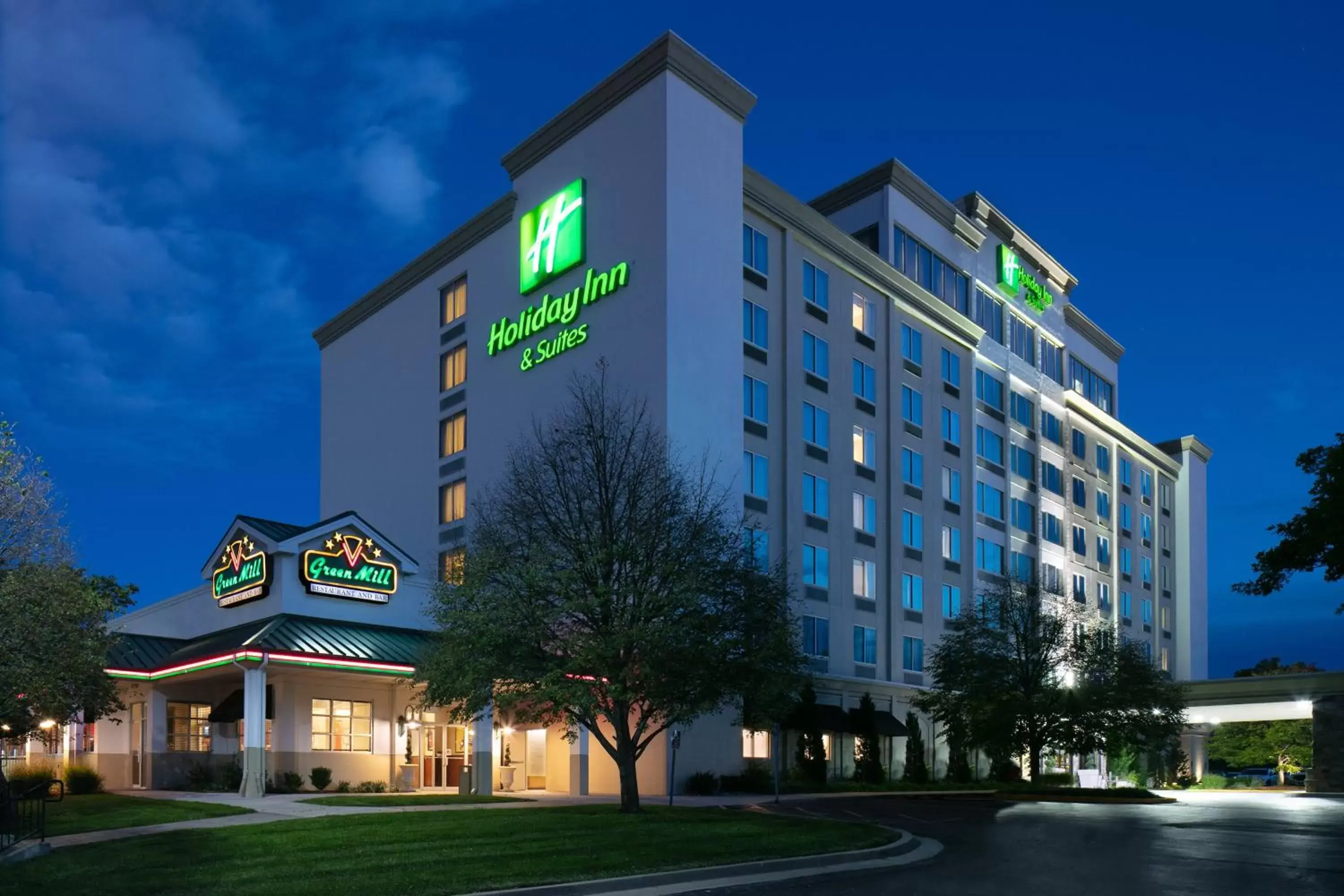 Property Building in Holiday Inn Hotel & Suites Overland Park-West, an IHG Hotel