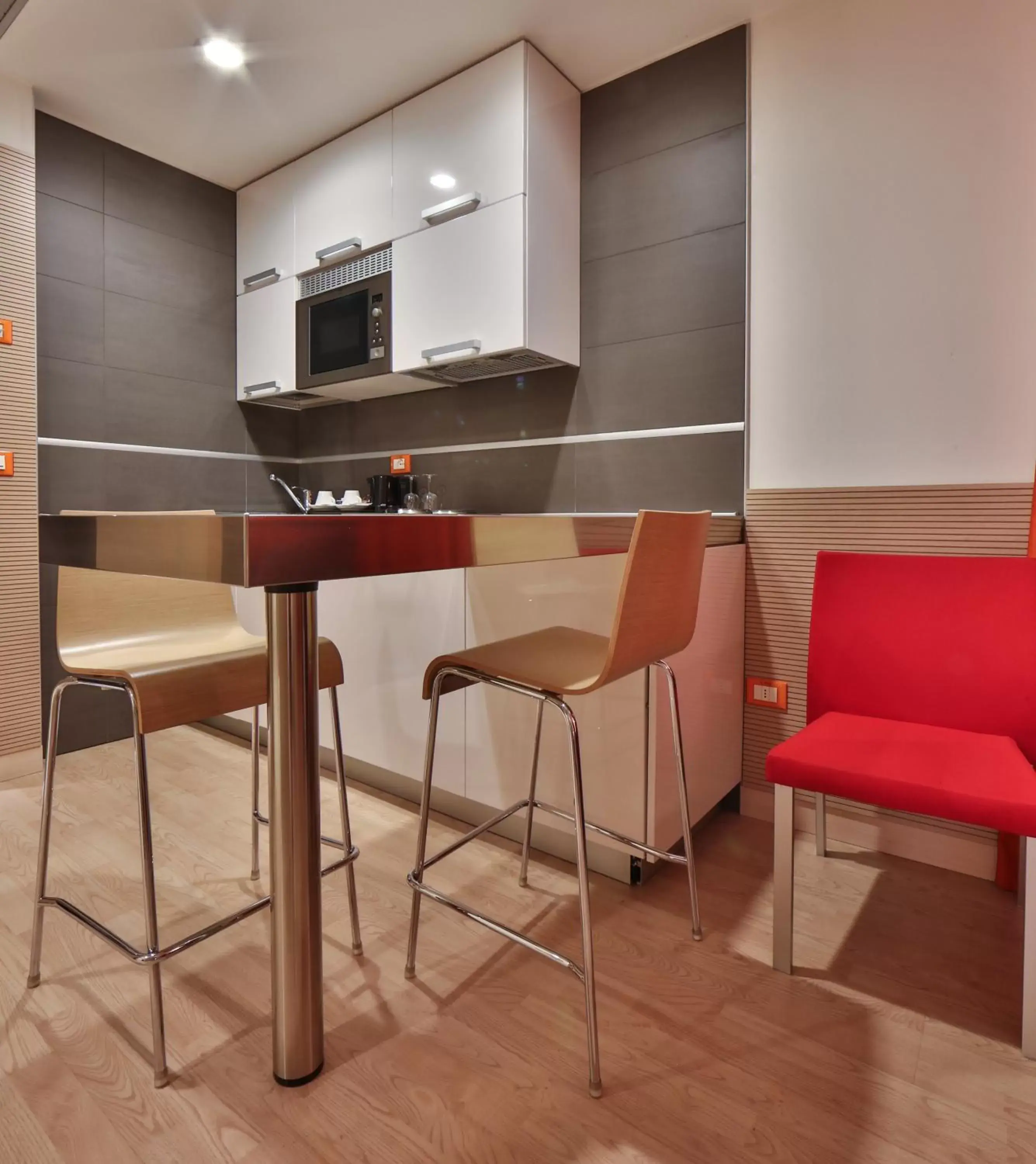 Shower, Kitchen/Kitchenette in Best Western Plus Hotel Galileo Padova