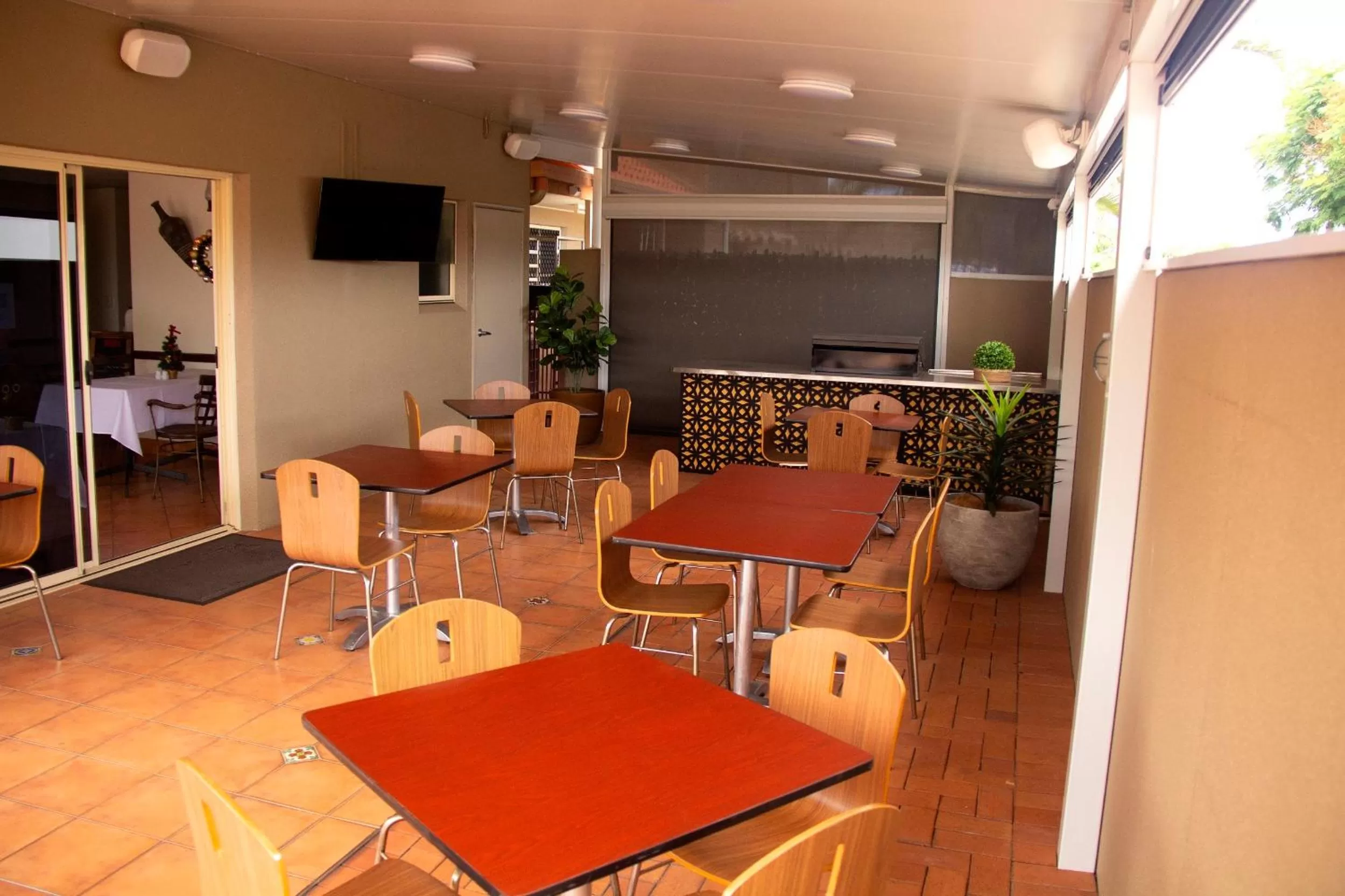 Restaurant/places to eat in Villa Mirasol Motor Inn