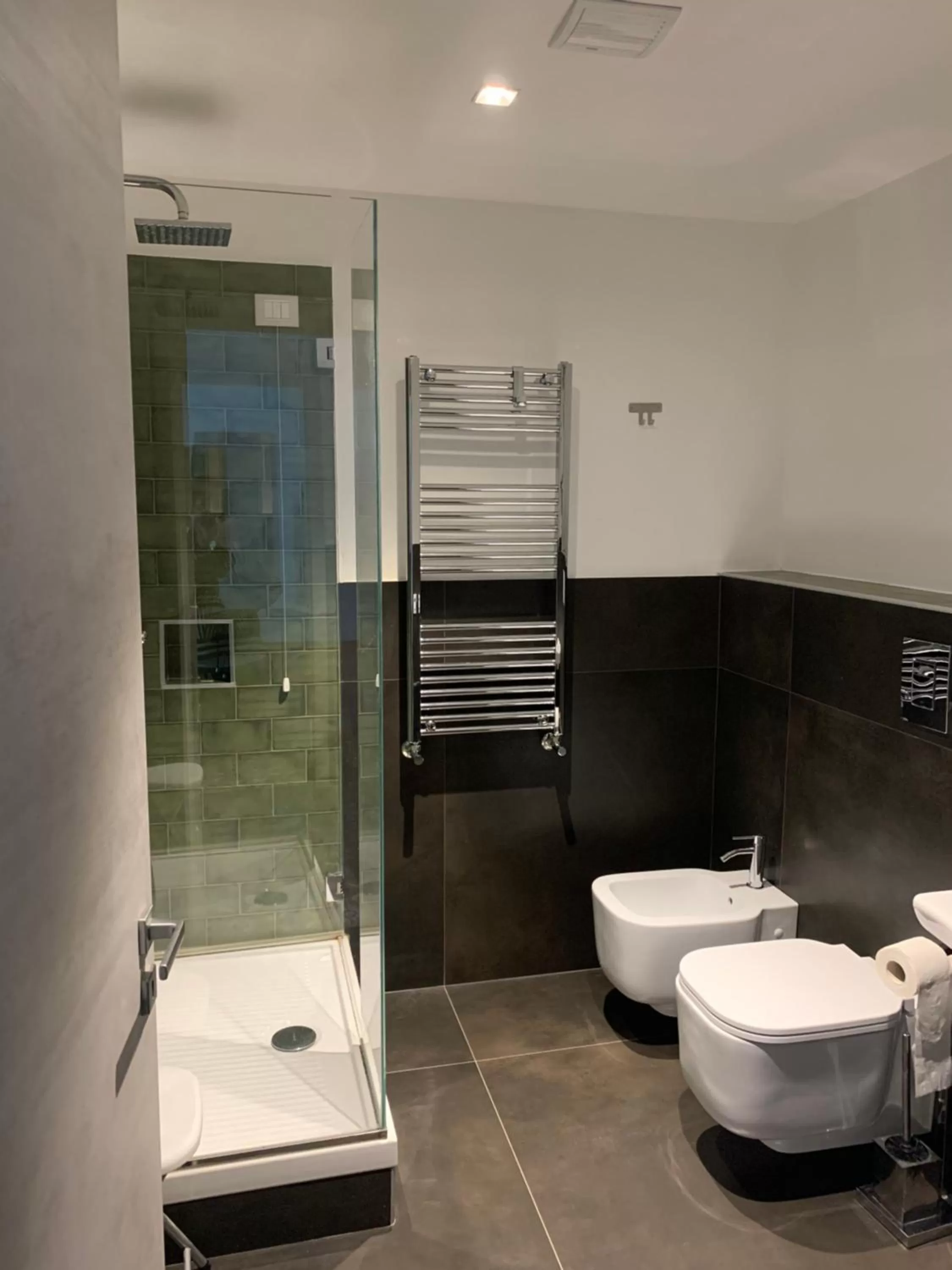 Bathroom in Specchio di Parthenope B&B