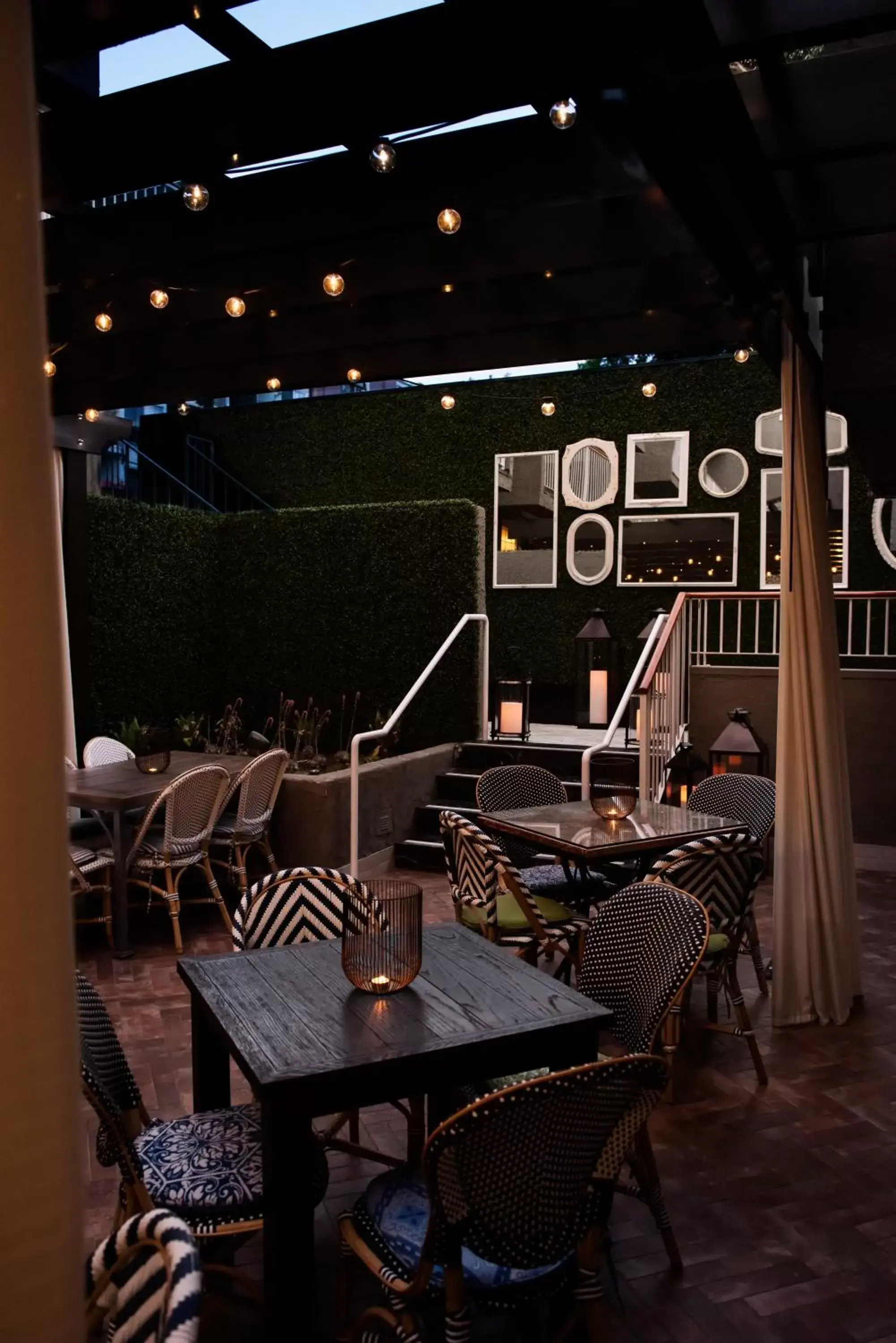 Patio, Restaurant/Places to Eat in Chamberlain West Hollywood