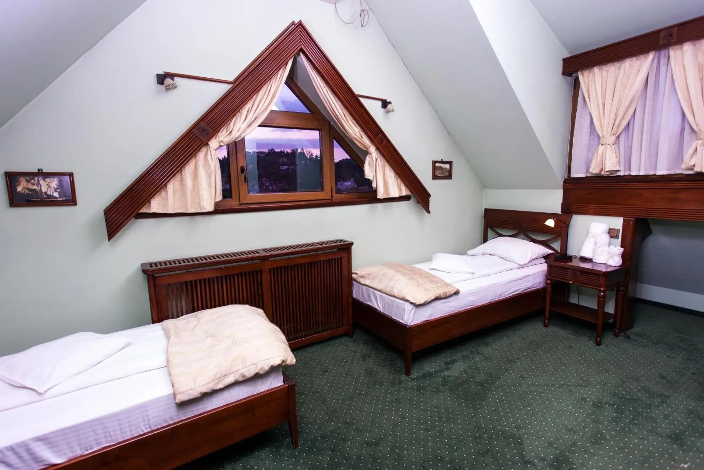 Photo of the whole room, Bed in Pension Brasovu Vechi