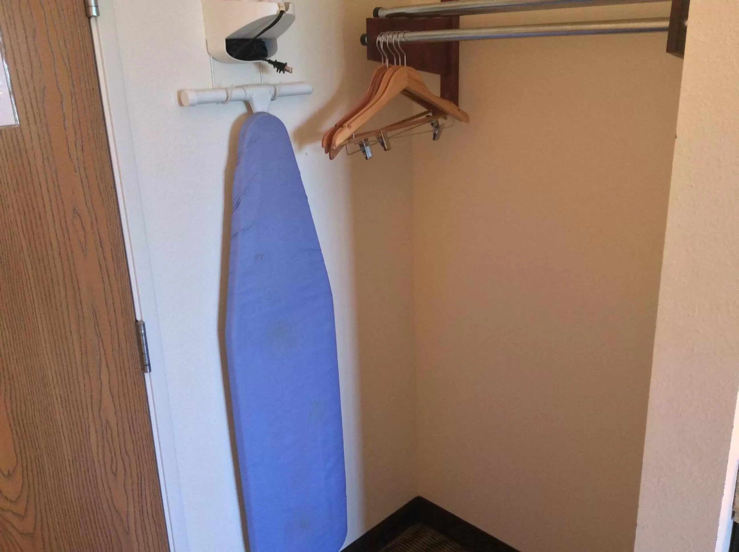 furniture in Baymont by Wyndham Harlan