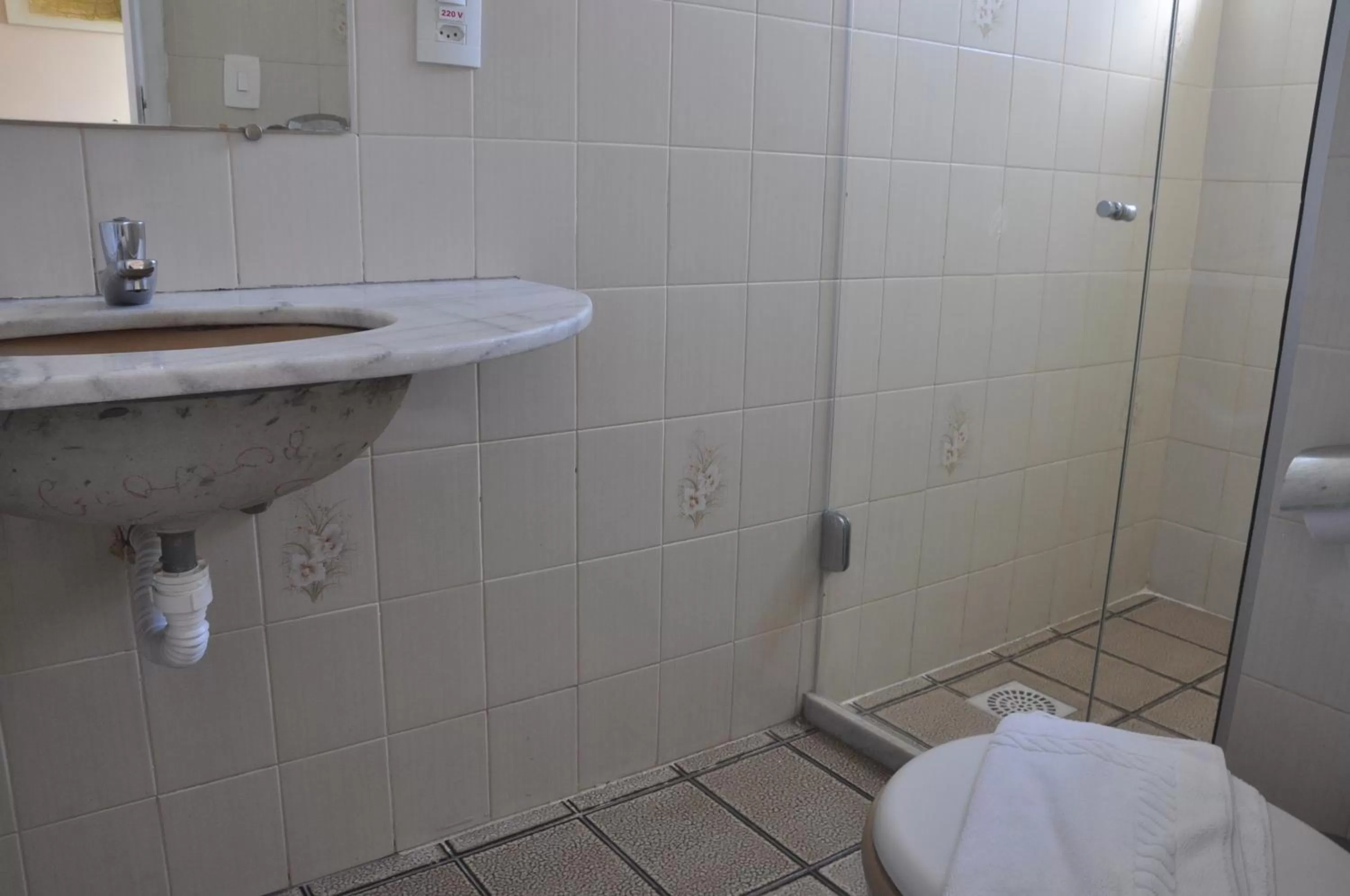 Bathroom in Hotel Raio de Sol