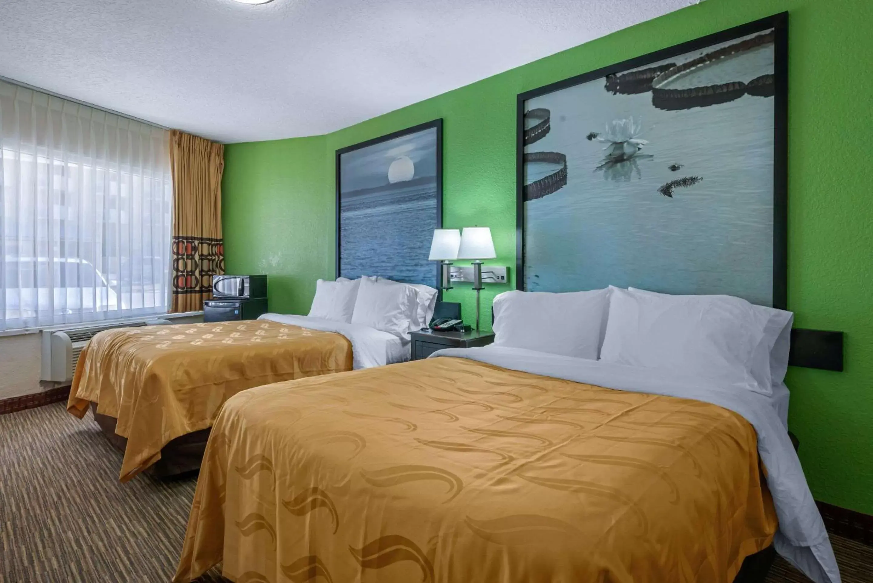 Photo of the whole room, Bed in Quality Inn Daytona Beach Oceanfront