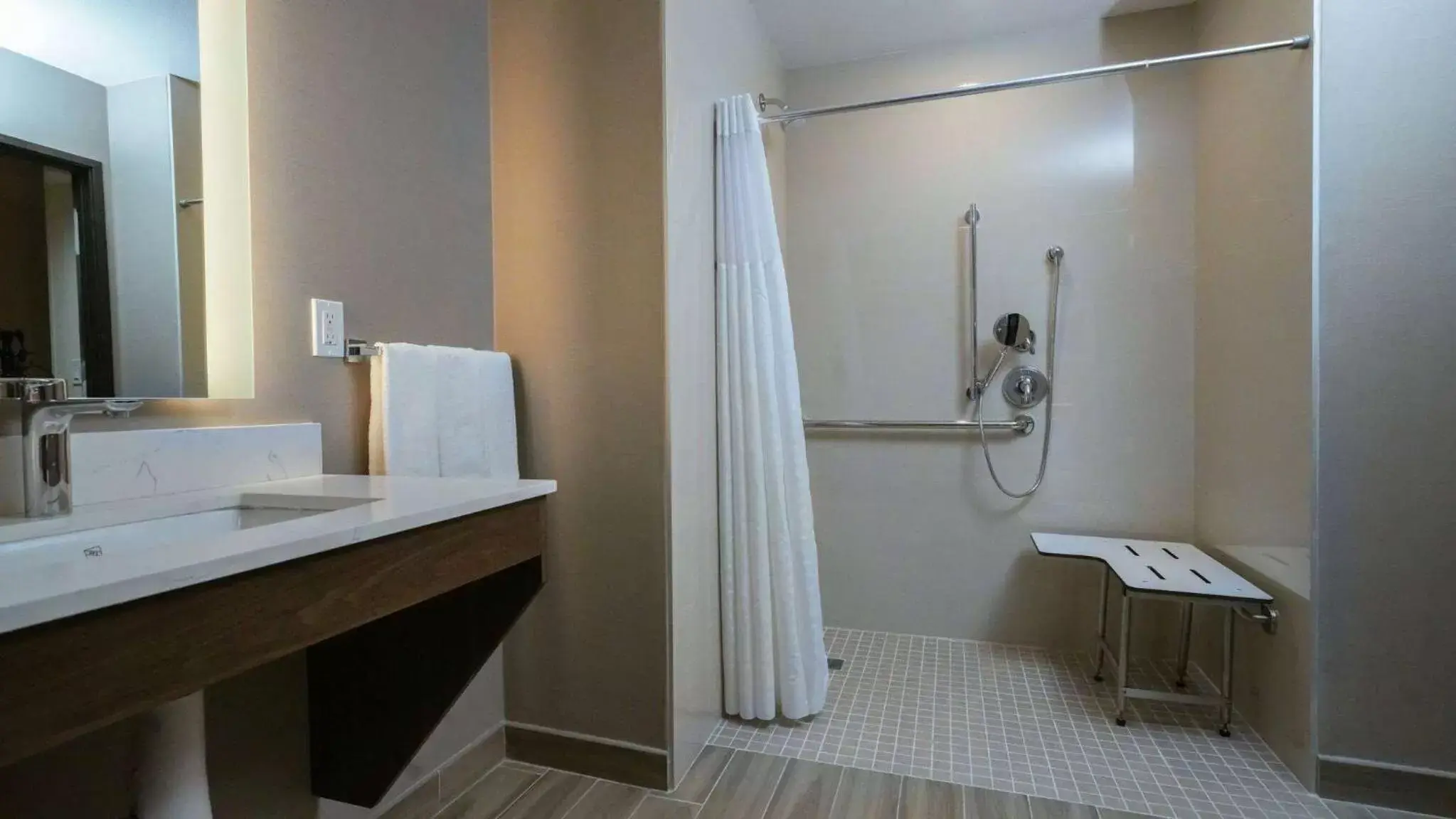 Photo of the whole room, Bathroom in La Quinta Inn & Suites by Wyndham Santa Cruz