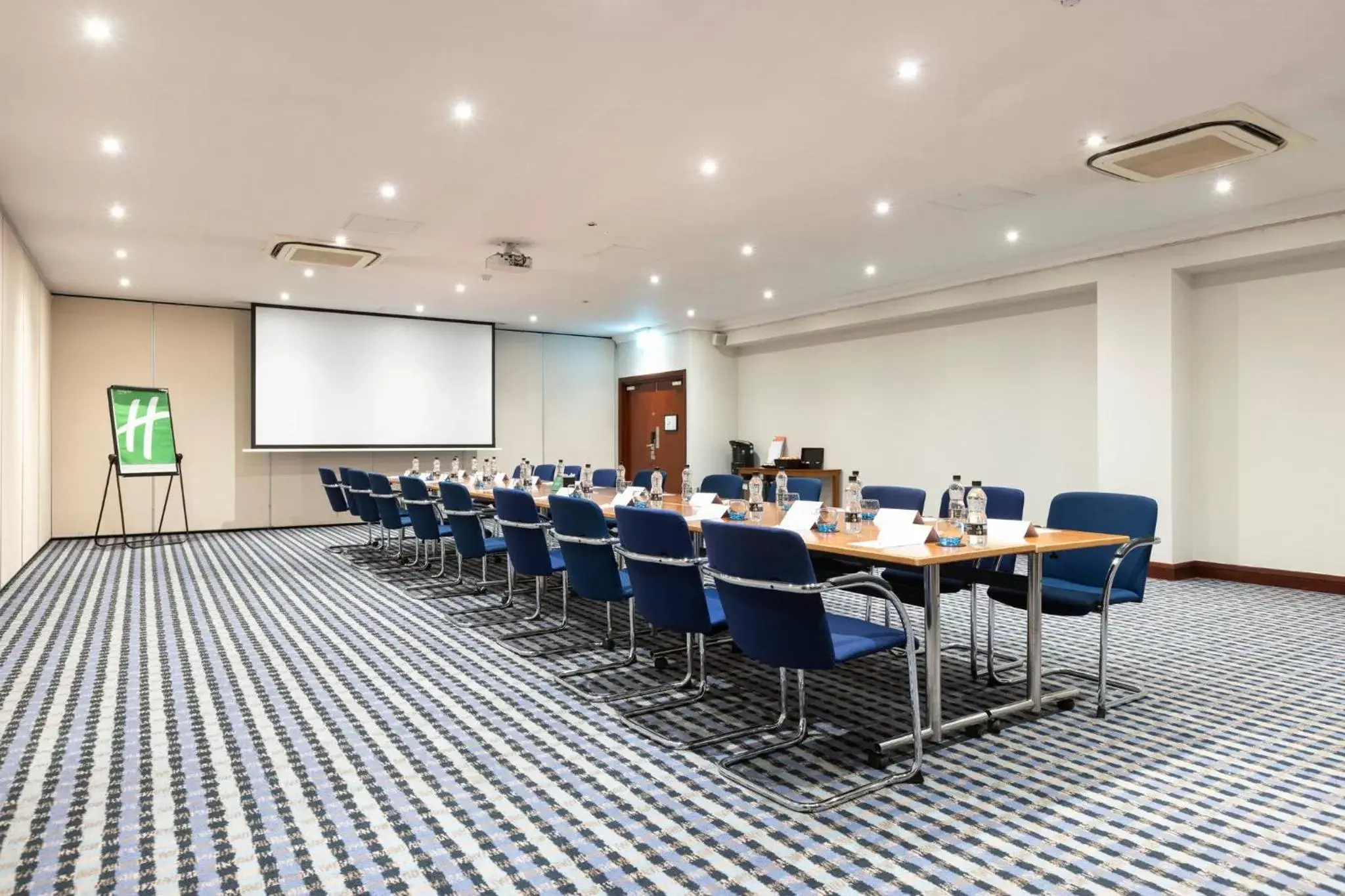 Meeting/conference room in Holiday Inn - Glasgow Airport, an IHG Hotel