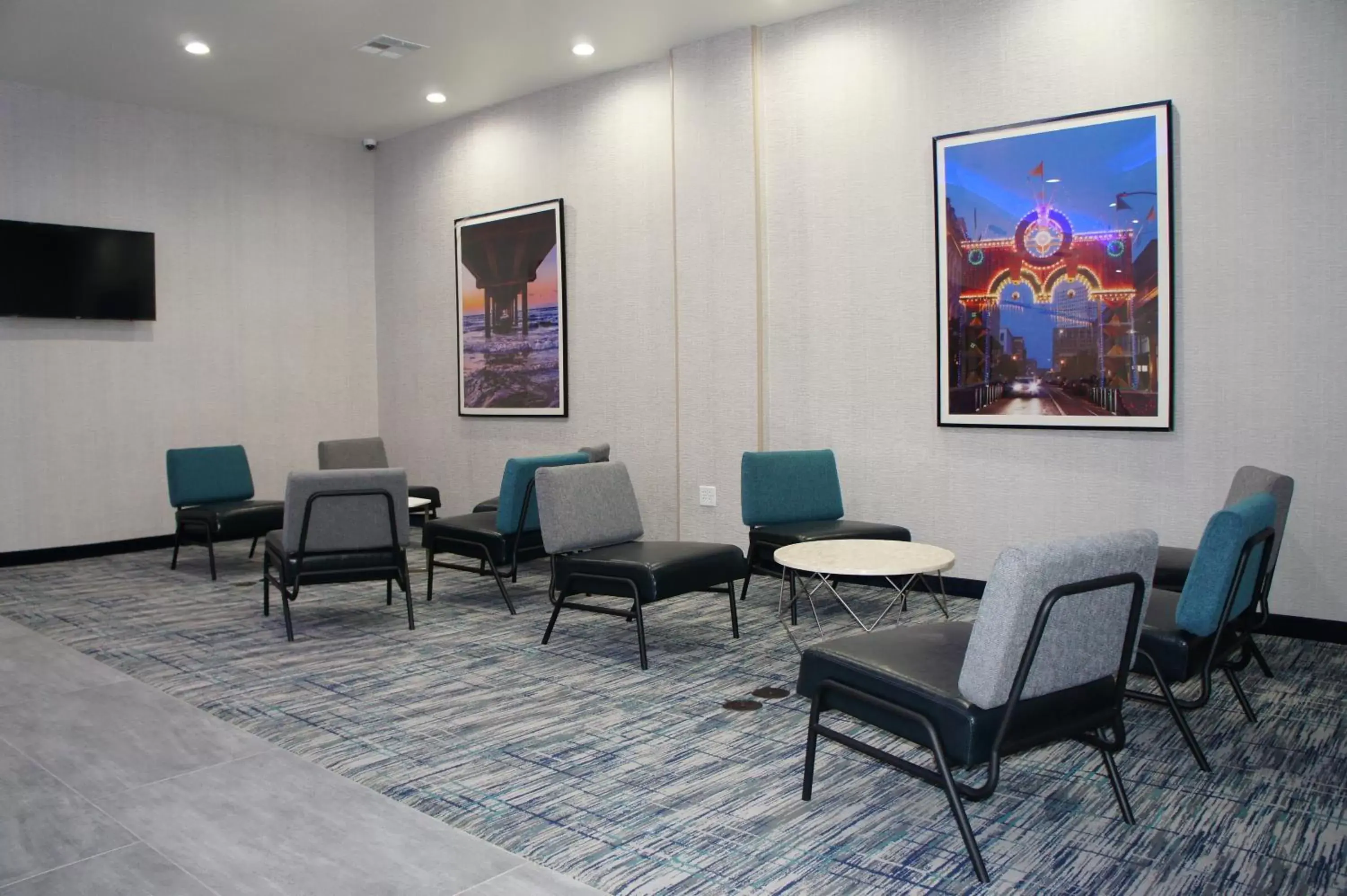 Lobby or reception, Seating Area in La Quinta Inn & Suites by Wyndham Galveston West Seawall