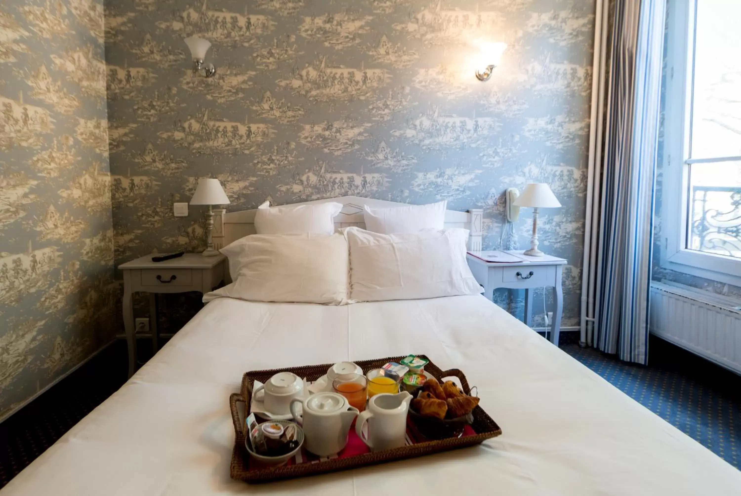 Bedroom, Bed in Regyn's Montmartre