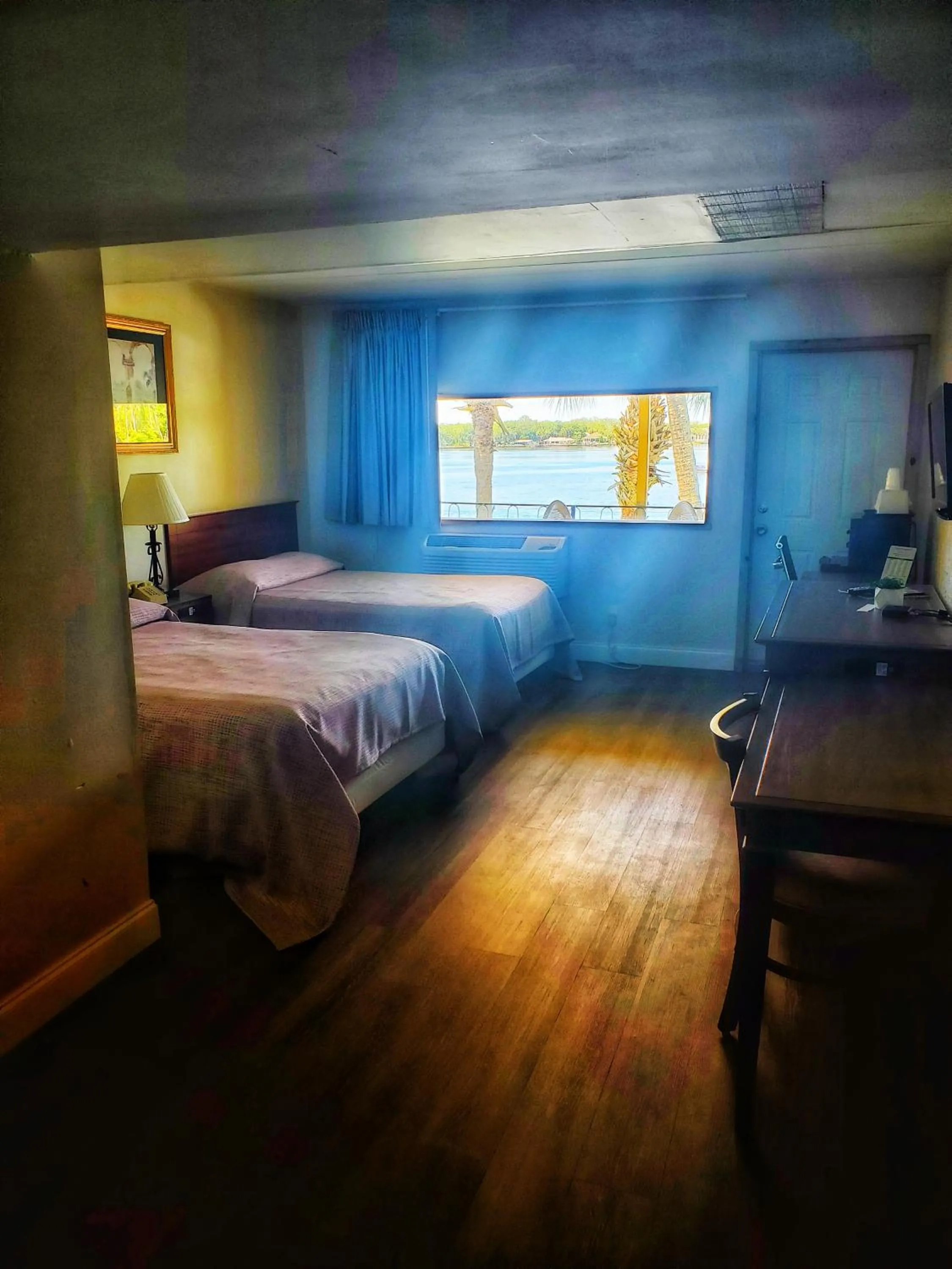 Balcony/Terrace, Bed in The Port Hotel and Marina