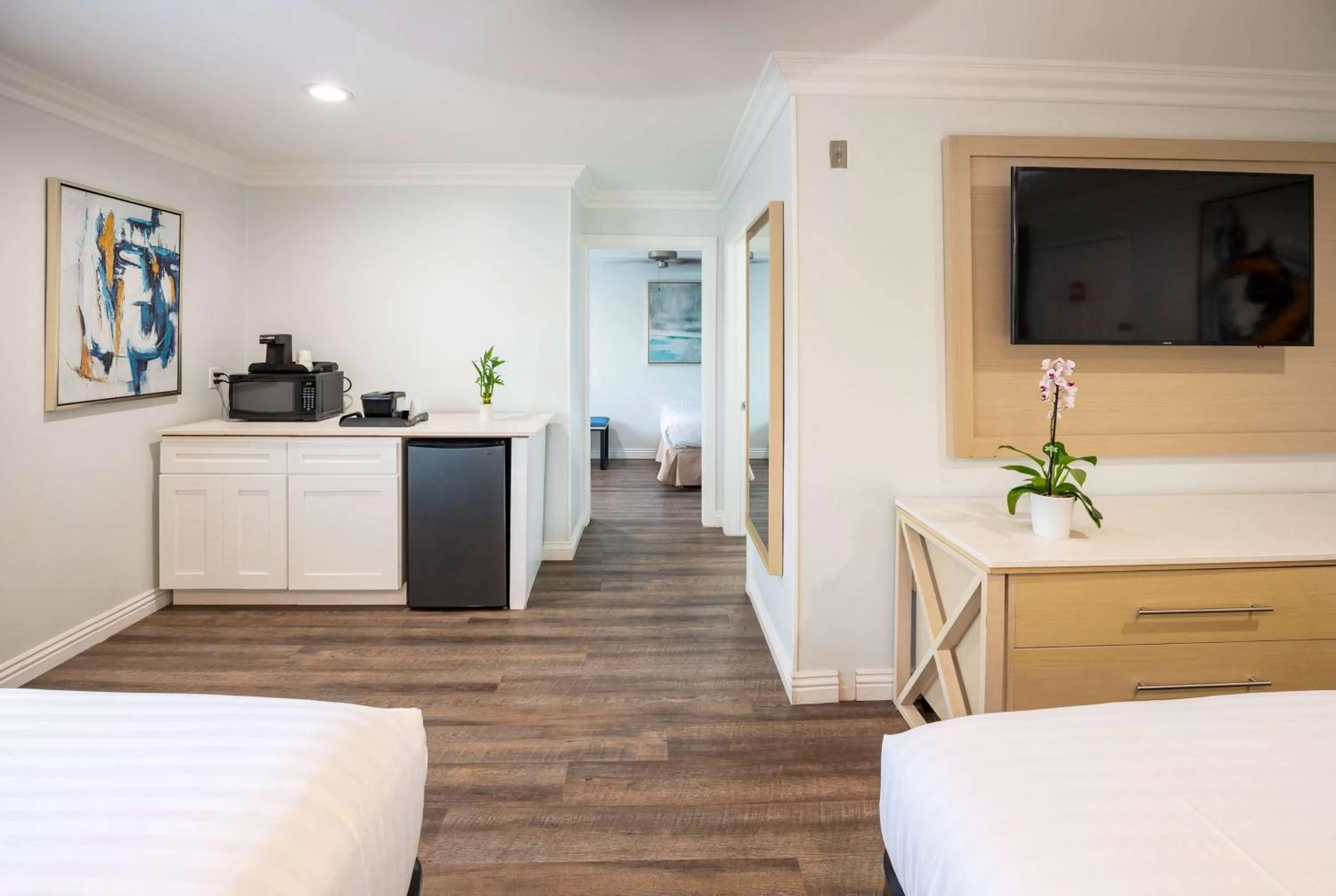 Photo of the whole room, Bed in Ramada by Wyndham Redondo Beach