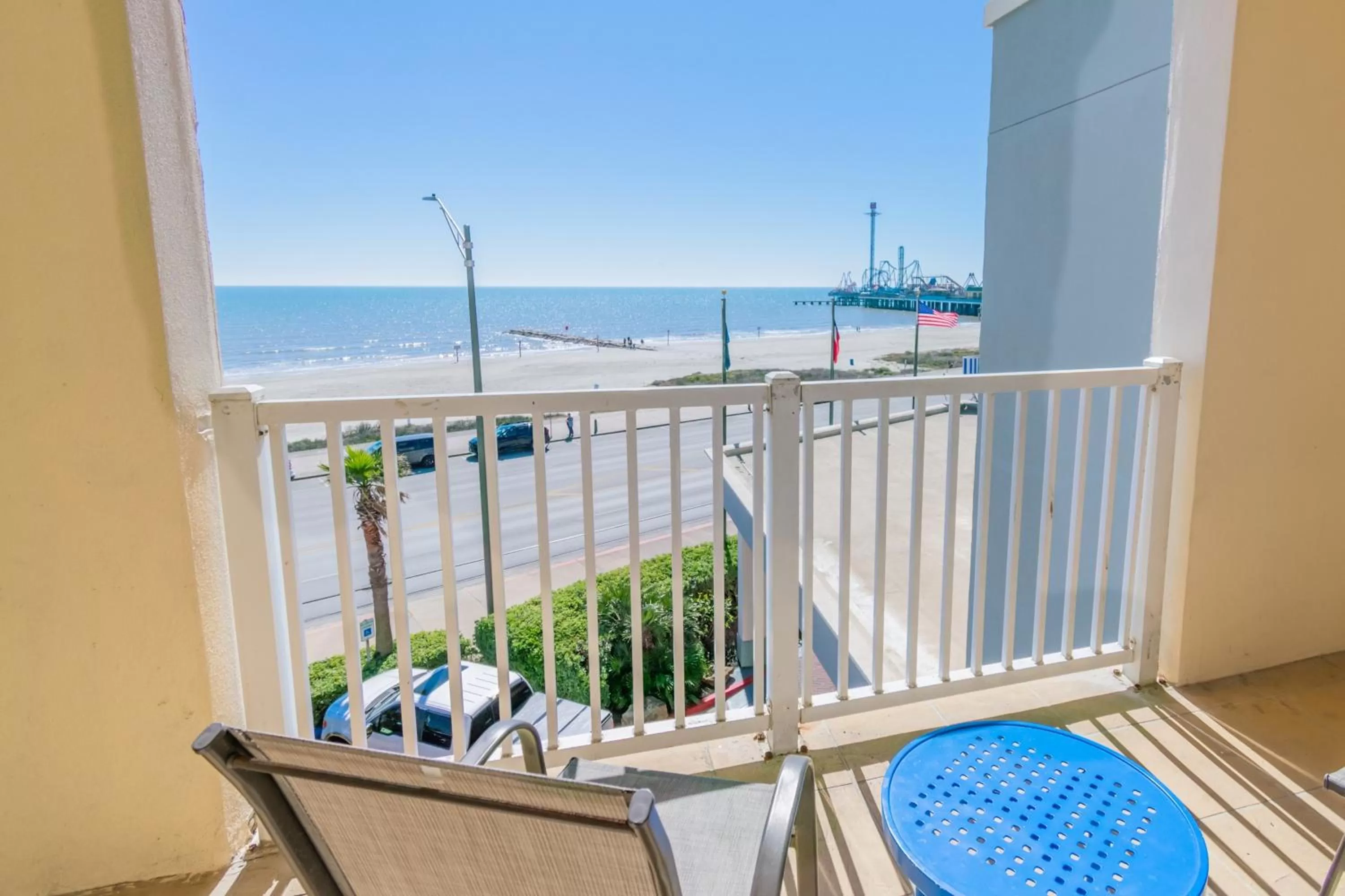 Balcony/Terrace, Sea View in Clarion Pointe Galveston Seawall